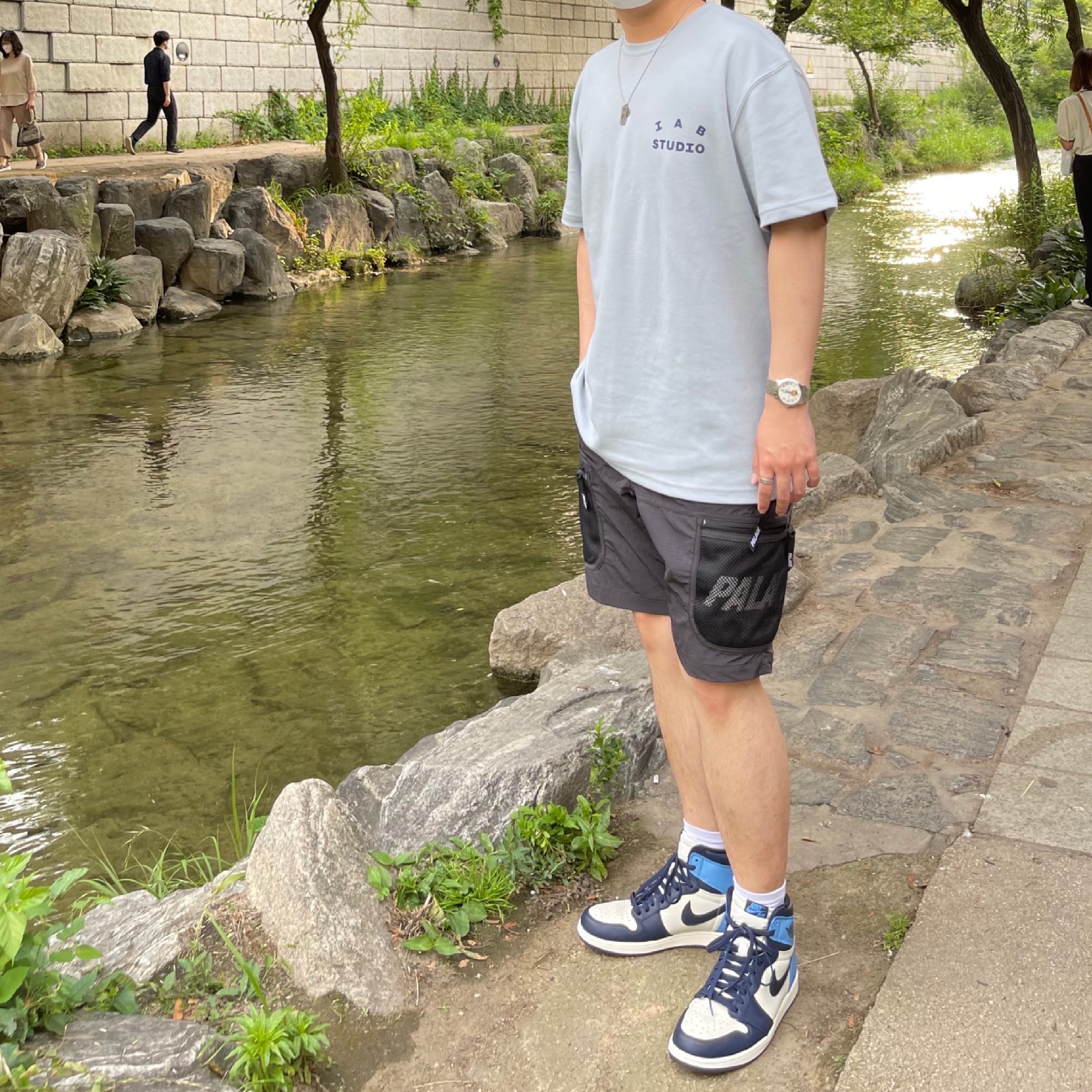 Jordan 1 Retro High Obsidian UNC, IAB Studio T-Shirt Ash Blue - 21SS 착용 스타일