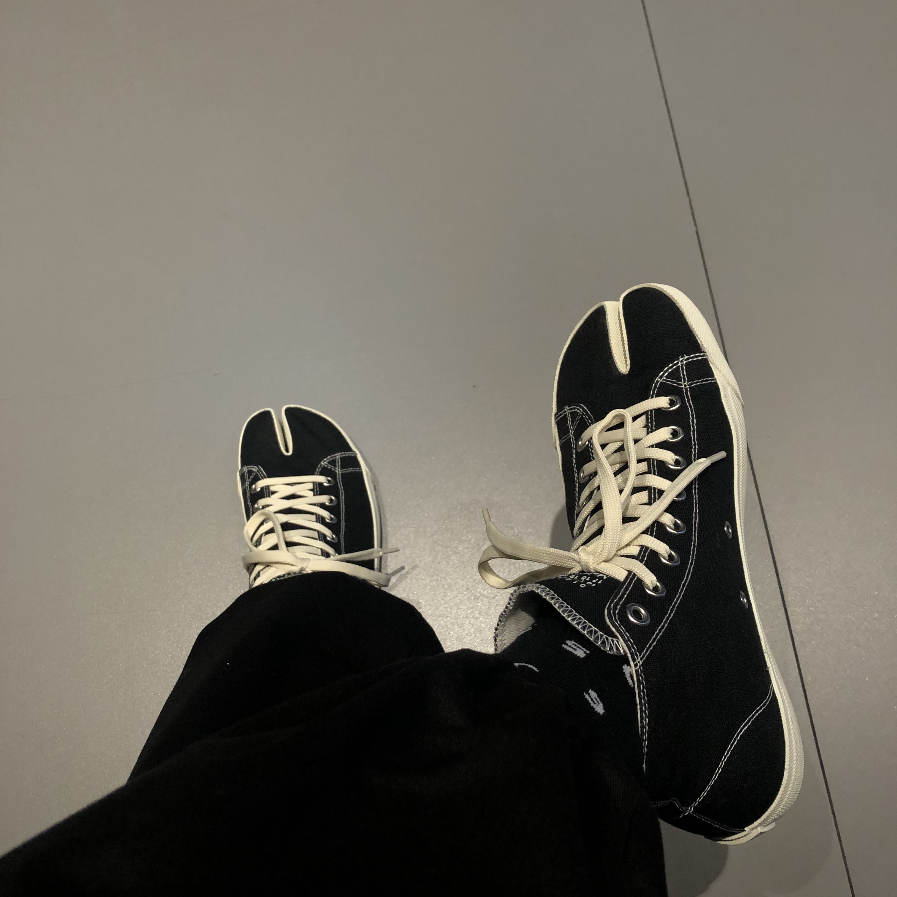 Maison Margiela Tabi High Black 착용 스타일
