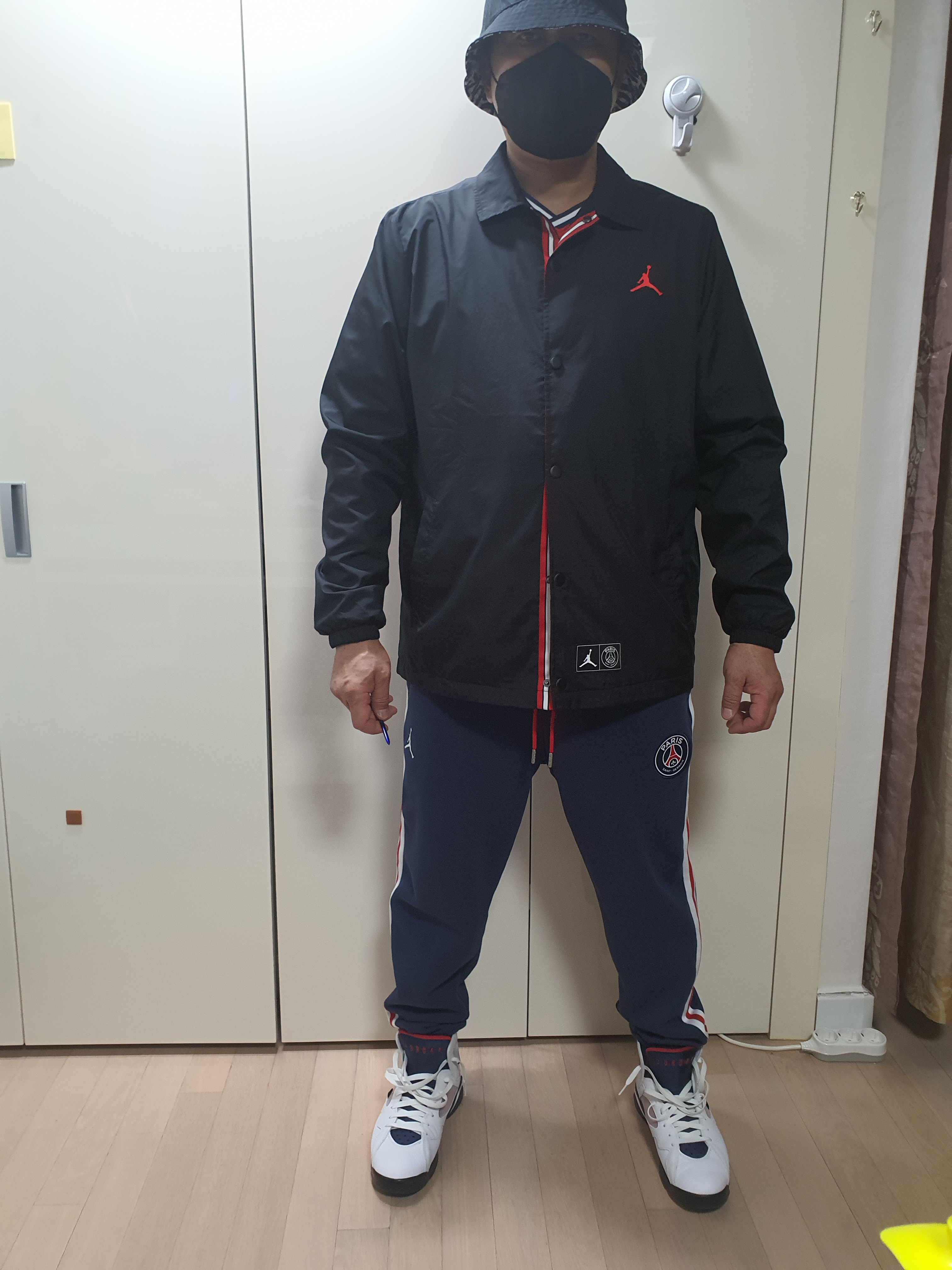 Jordan x Paris Saint-Germain Coach Jacket Black White, Jordan 7 x Paris Saint-Germain Retro 착용 스타일 - 2
