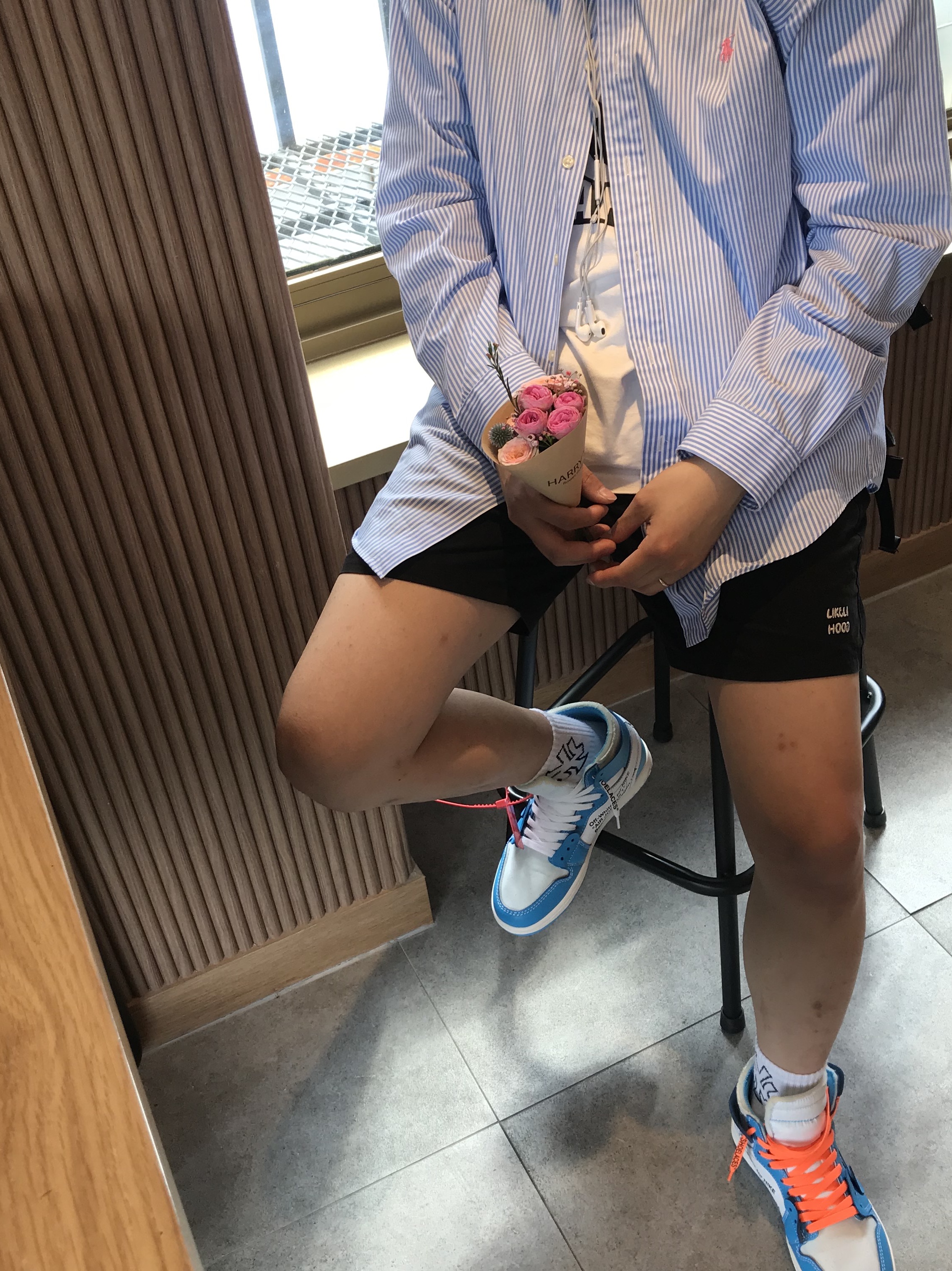 Jordan 1 x Off-White Retro High University Blue 착용 스타일
