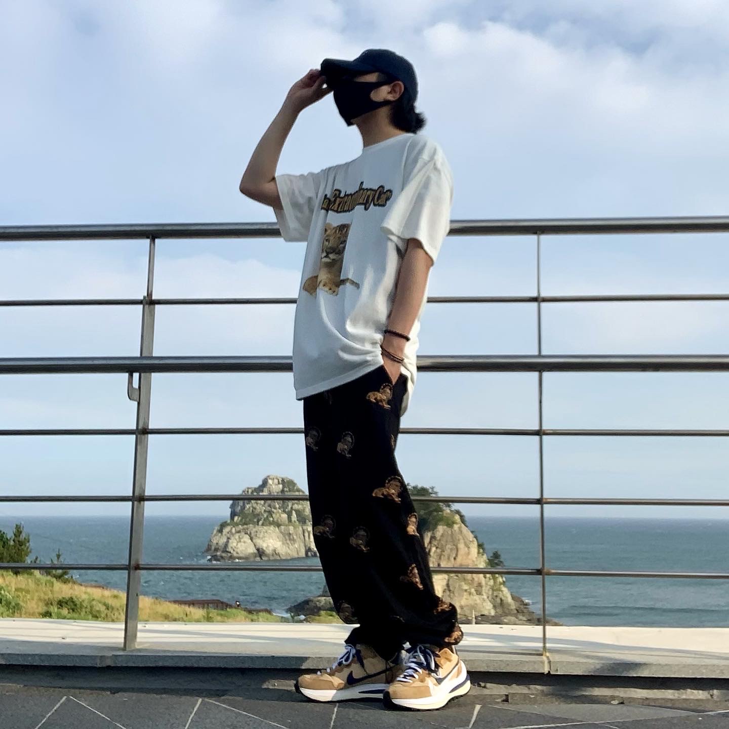 Nike x Sacai VaporWaffle Sesame and Blue Void 착용 스타일 - 2