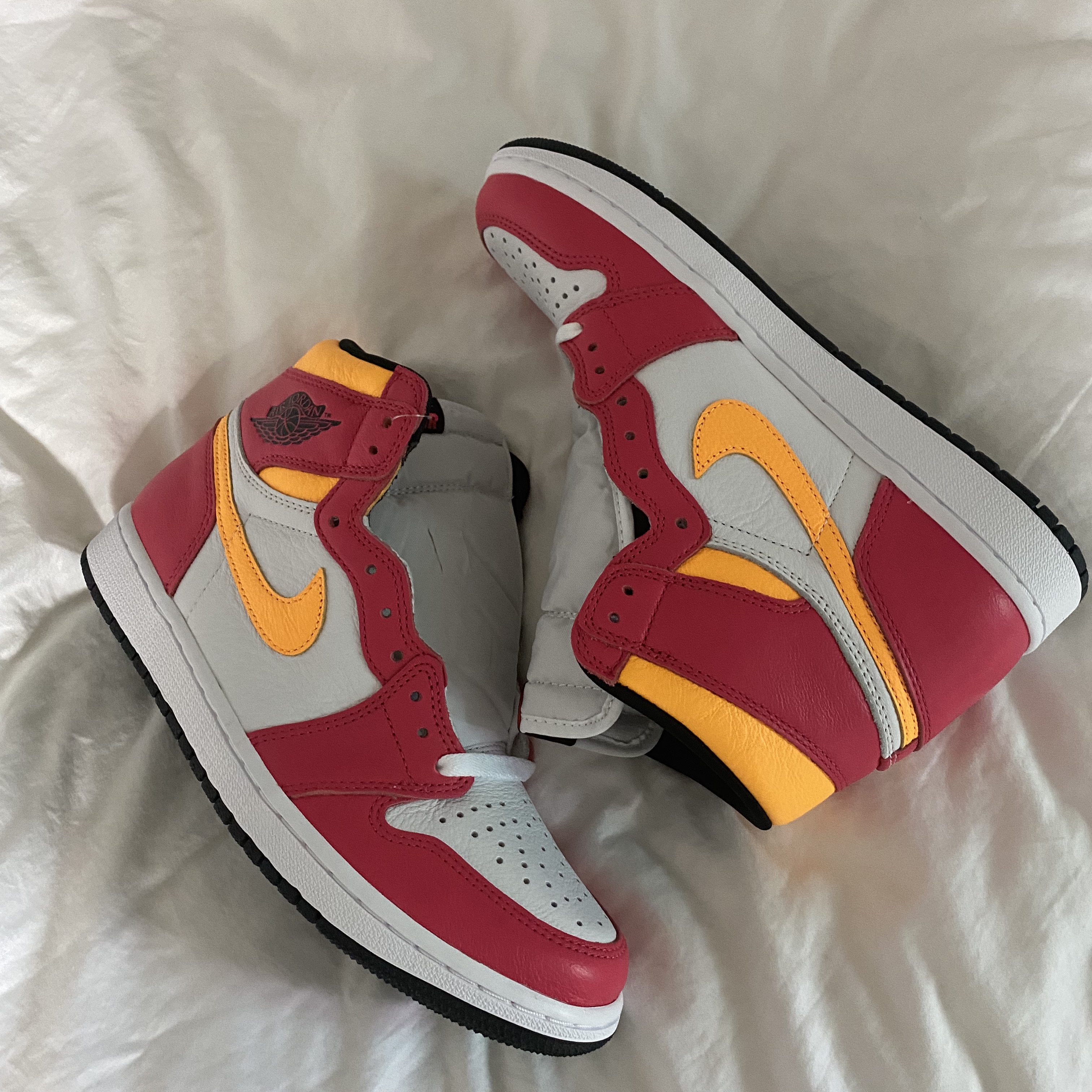 Jordan 1 Retro High OG Light Fusion Red 착용 스타일 - 2