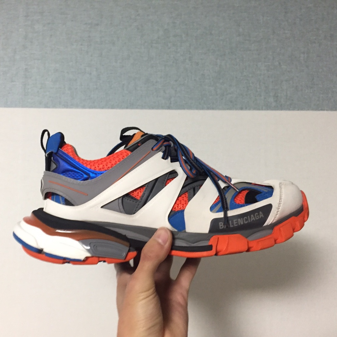 Balenciaga Track Sneakers Orange Grey 착용 스타일 - 2