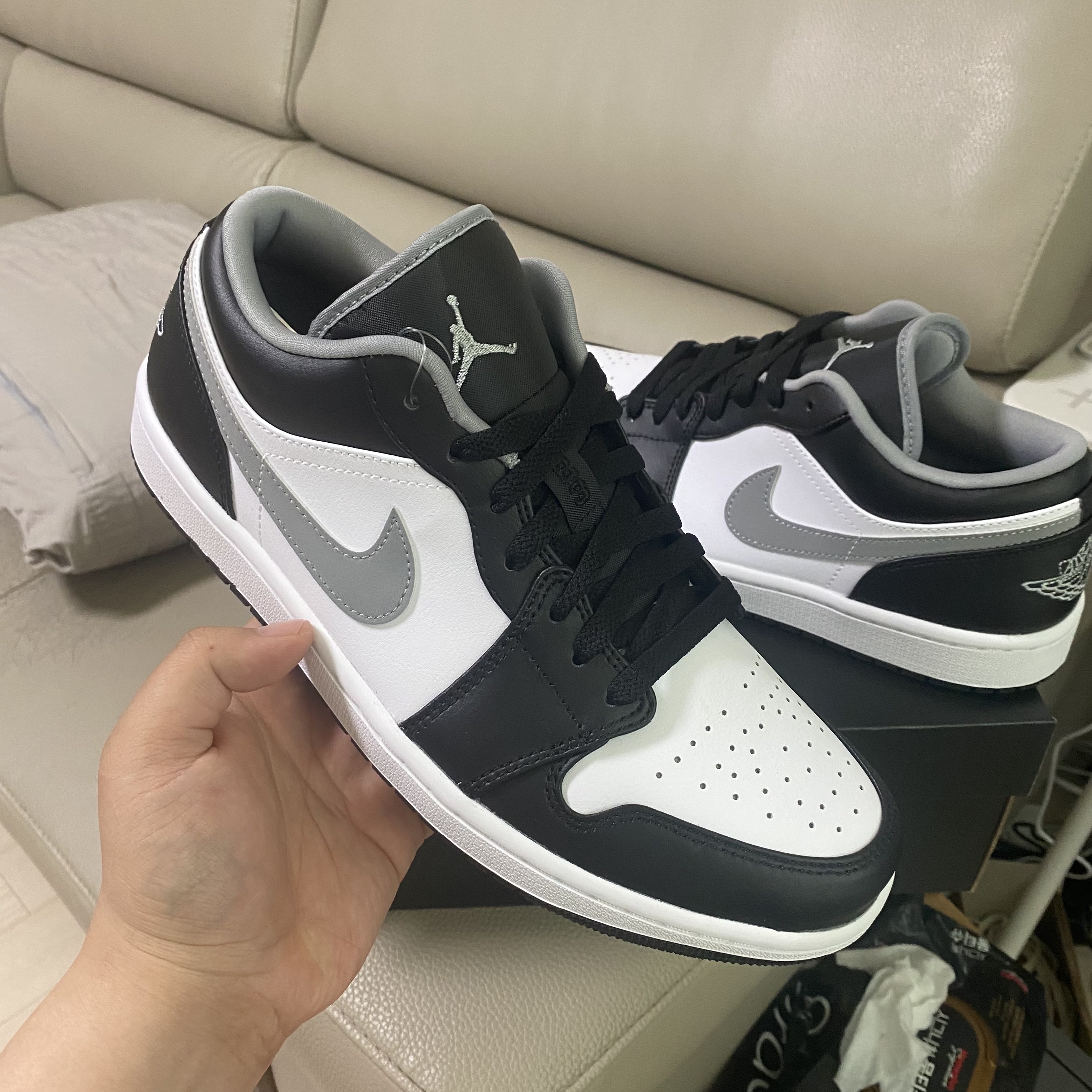 Jordan 1 Low Black Particle Grey 착용 스타일