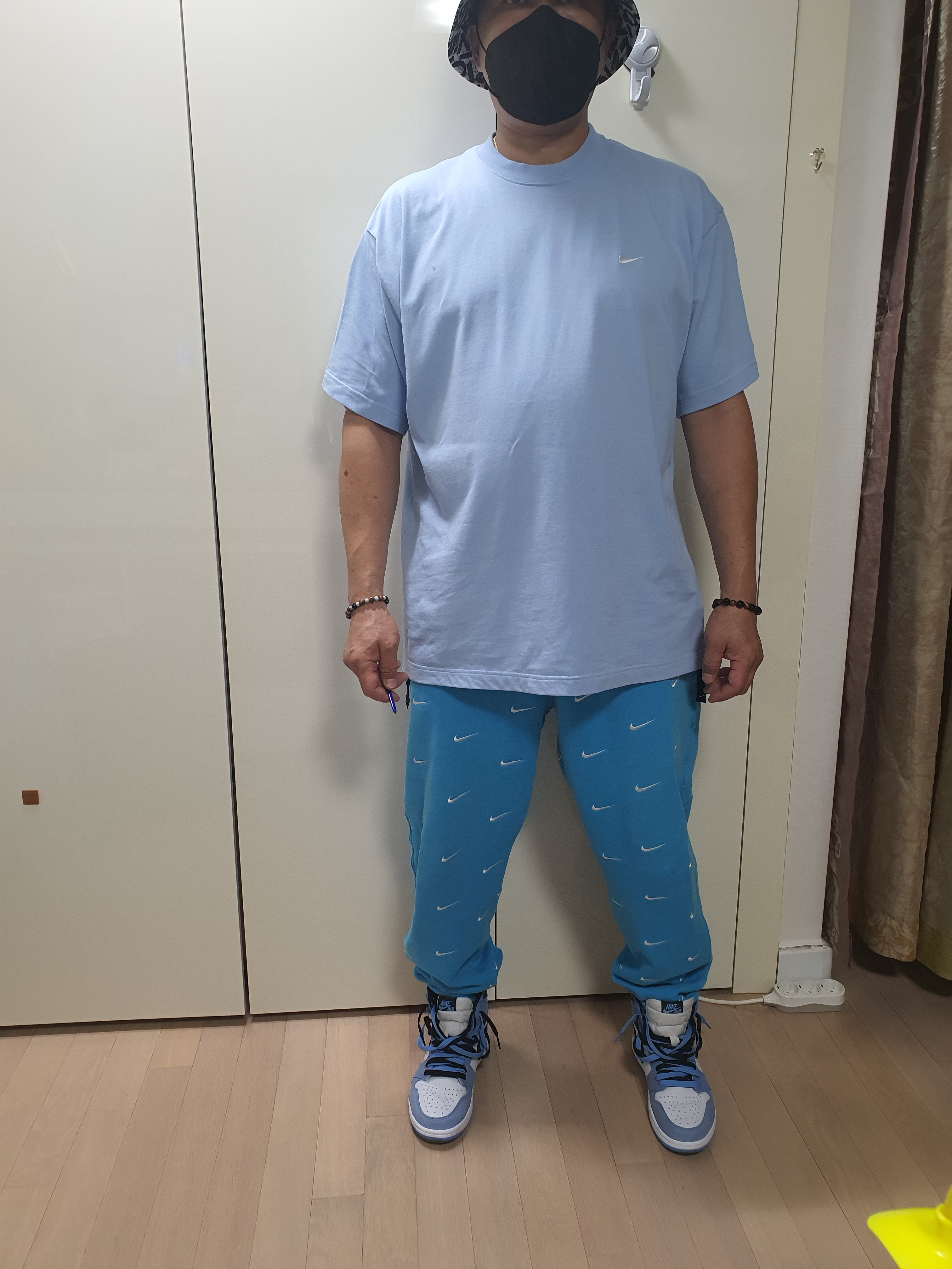 Nike NRG Solo Swoosh T-Shirt Psychic Blue - US/EU, Nike NRG Swoosh Logo Sweatpants Current Blue 착용 스타일 - 1