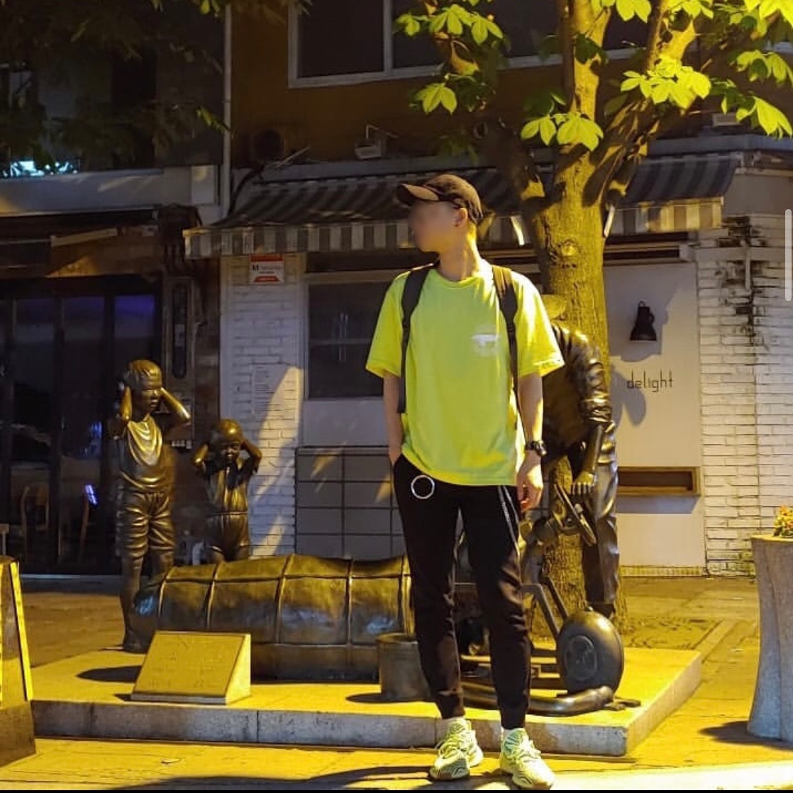 Adidas Yeezy Boost 350 V2 Semi Frozen Yellow 착용 스타일