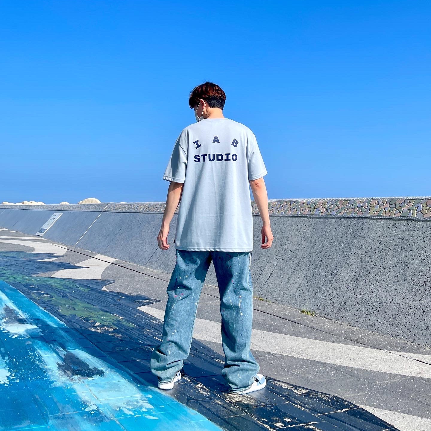 IAB Studio T-Shirt Ash Blue - 21SS, Jordan 1 Retro High OG University Blue 착용 스타일