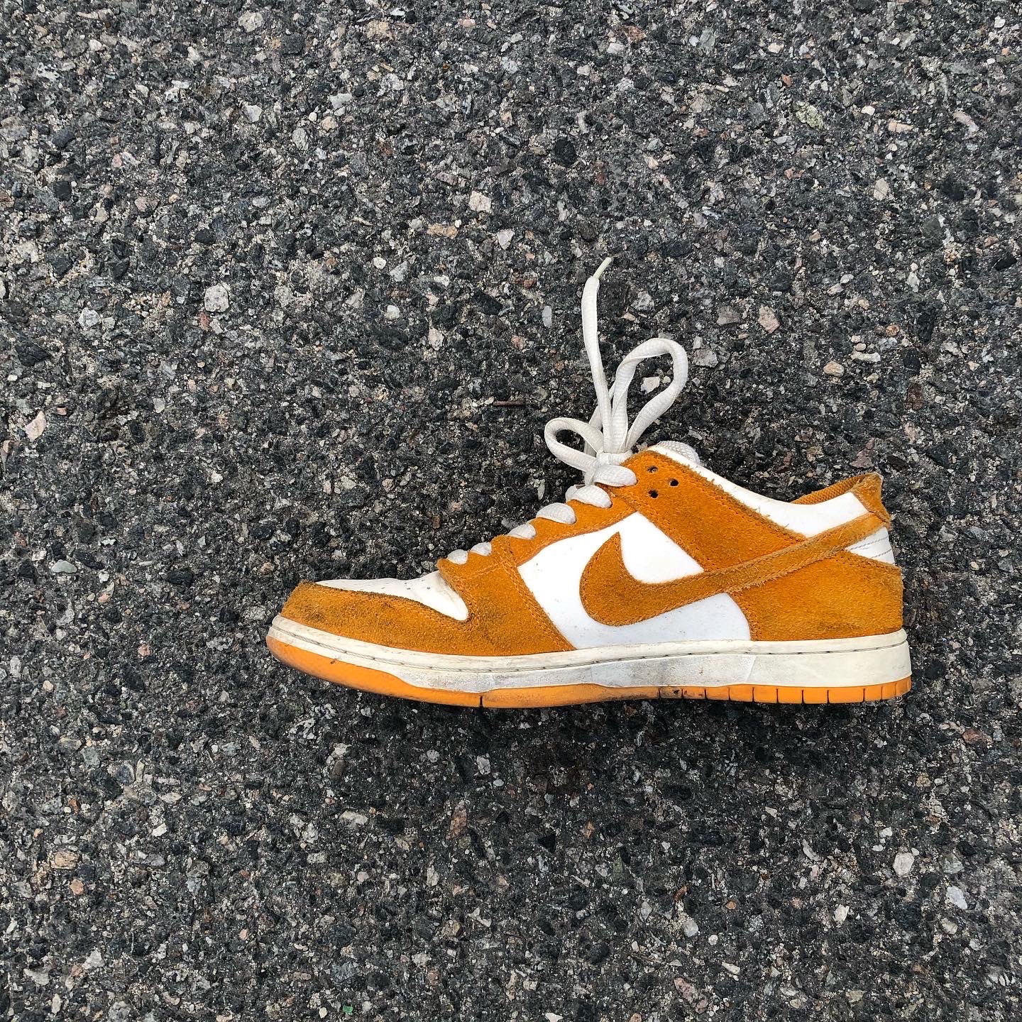 Nike SB Zoom Dunk Low Pro Circuit Orange 착용 스타일 - 2