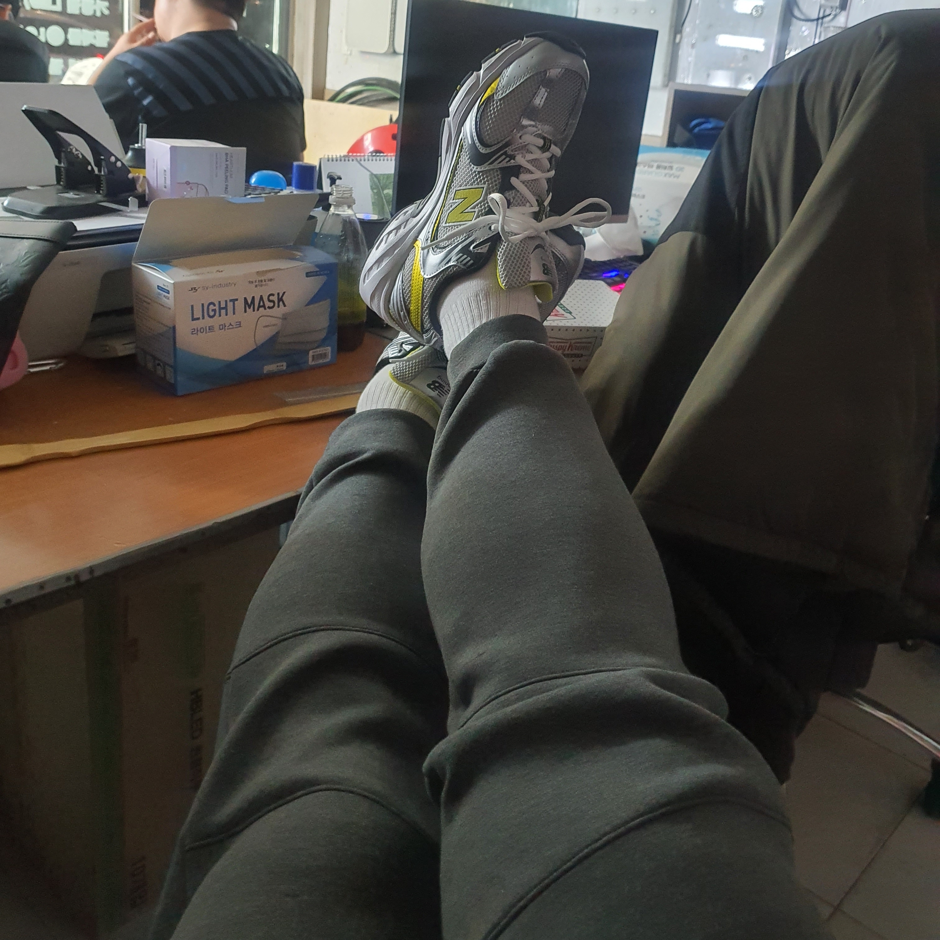 New Balance 530 Silver 착용 스타일