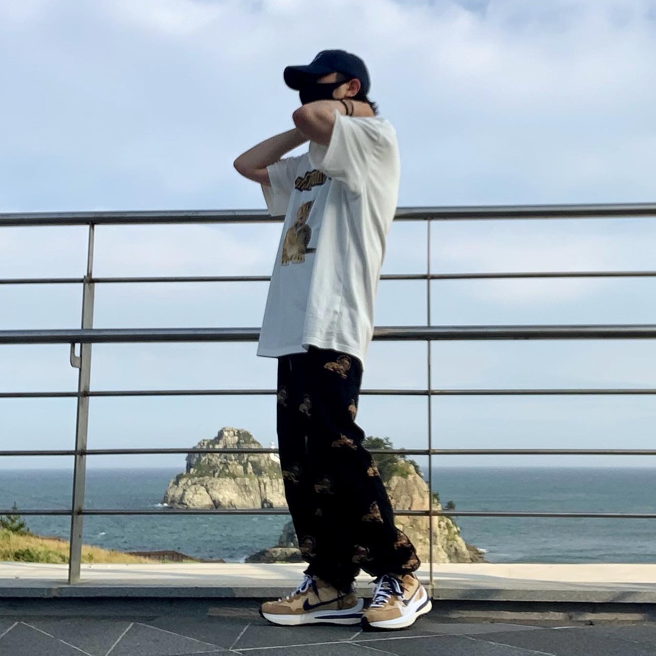 Nike x Sacai VaporWaffle Sesame and Blue Void 착용 스타일 - 3