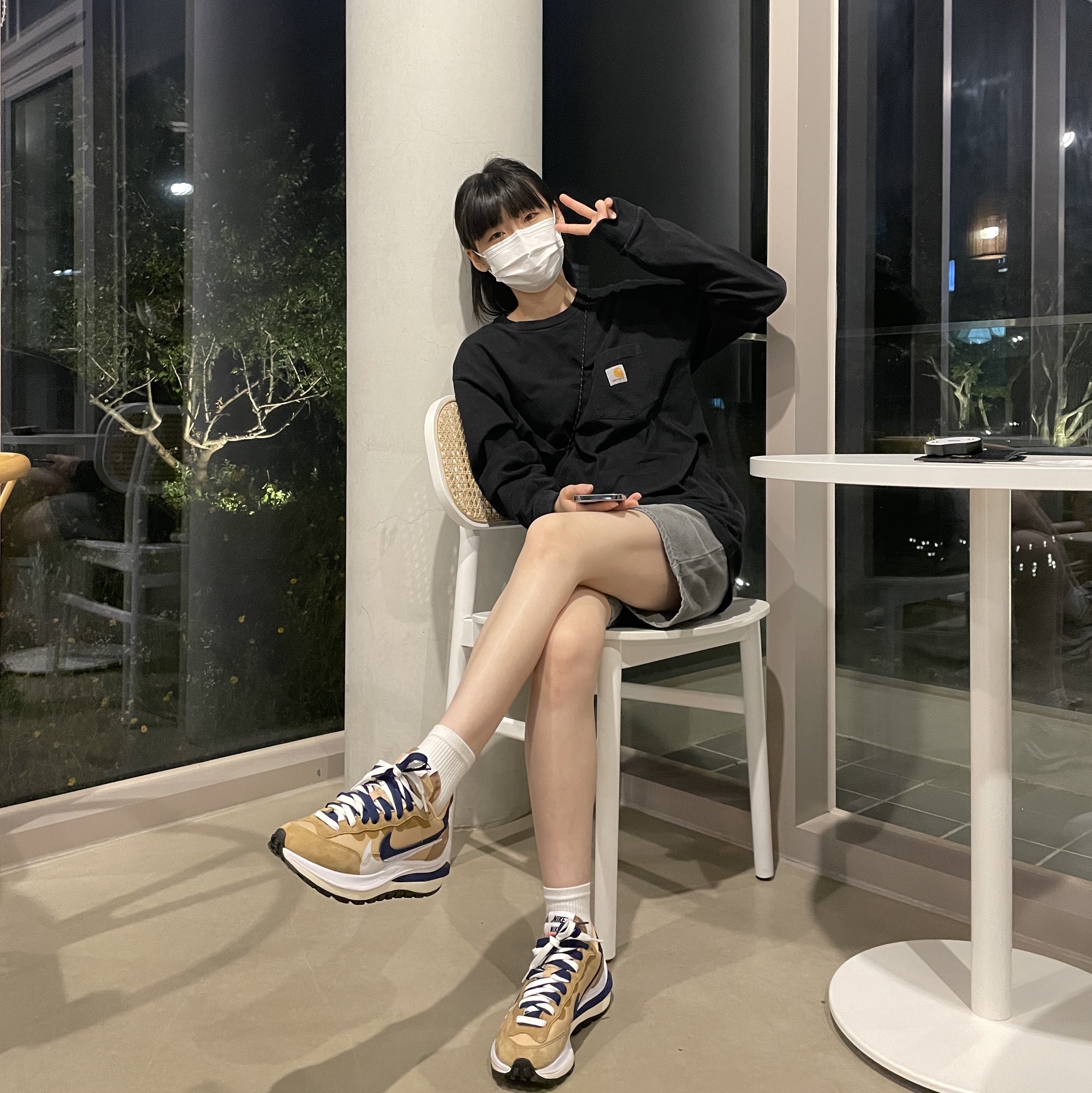 Nike x Sacai VaporWaffle Sesame and Blue Void 착용 스타일