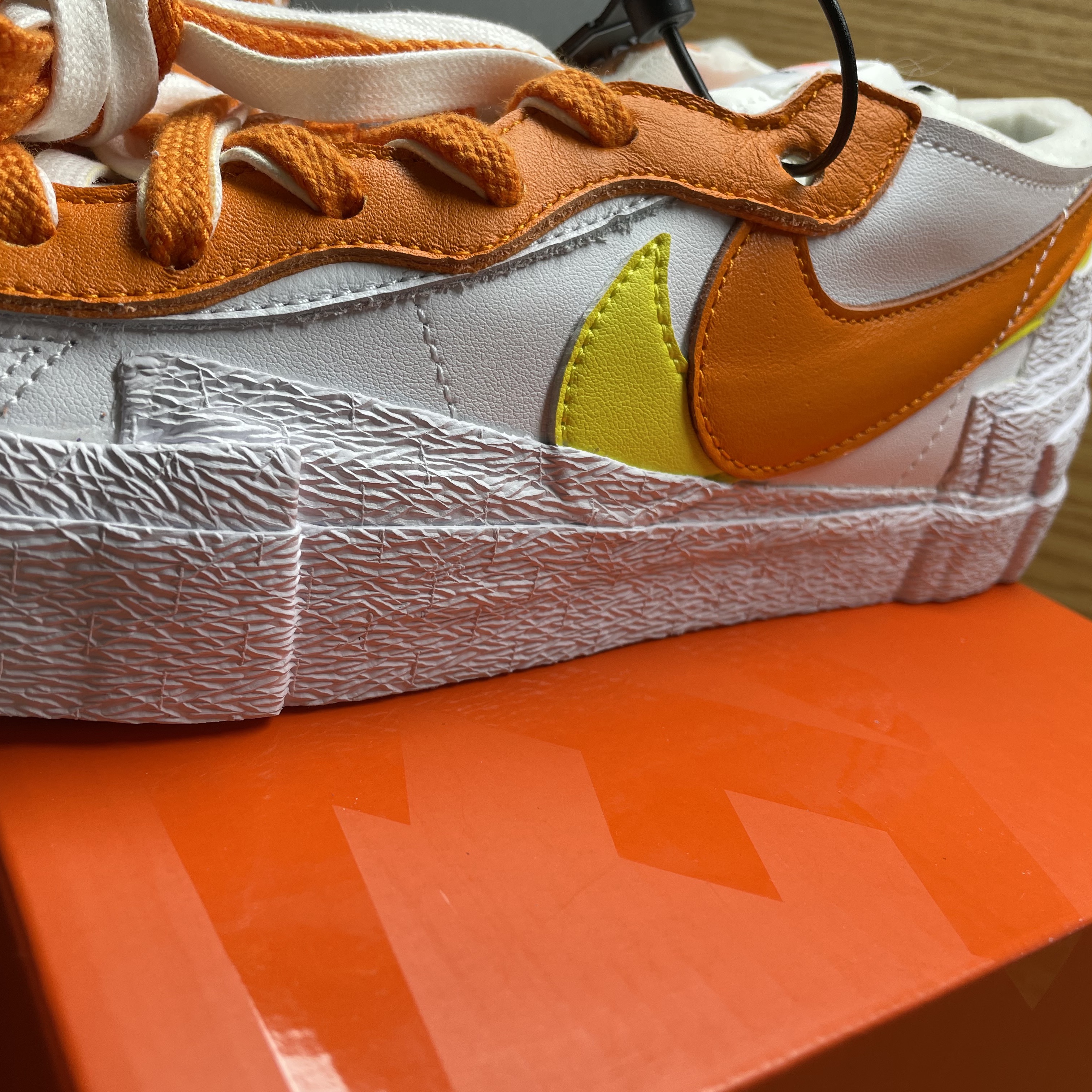 Nike x Sacai Blazer Low Magma Orange 착용 스타일 - 5