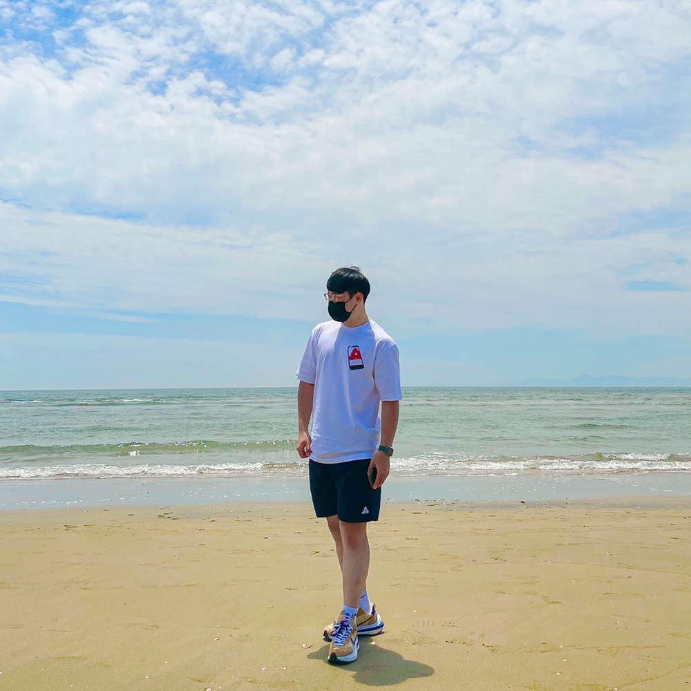 Palace Tri-Phone T-Shirt White - 20SS, Palace Sofar Shell Shorts Navy - 21SS 착용 스타일