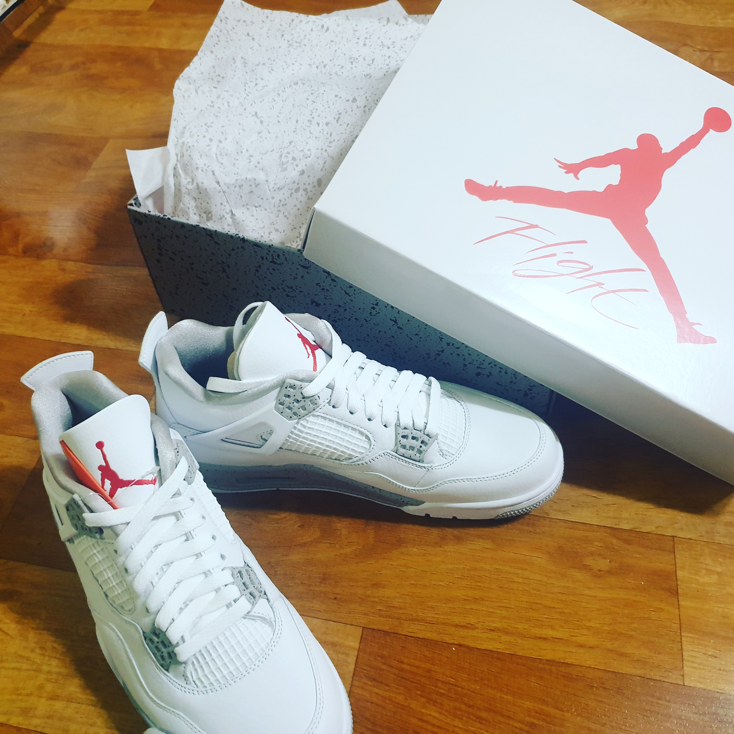 Jordan 4 Retro Tech White 착용 스타일