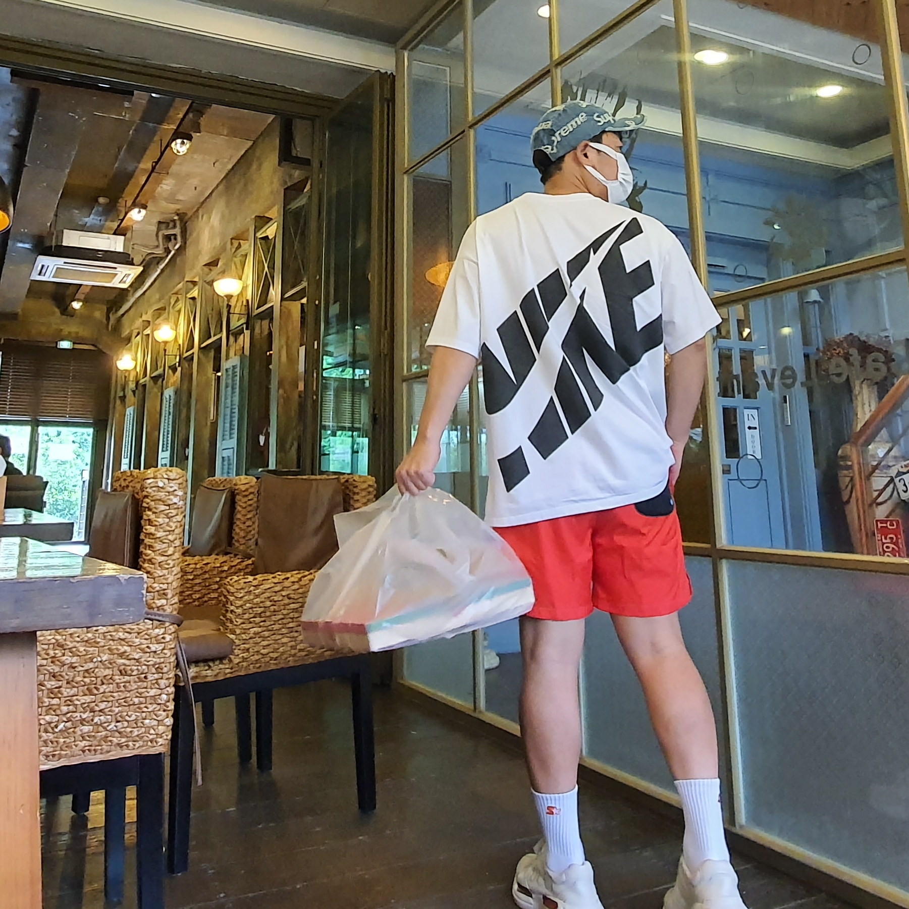 Gucci Rhyton Leather Sneakers Logo, Supreme Frayed Logos Denim Camp Cap Blue - 21SS 착용 스타일