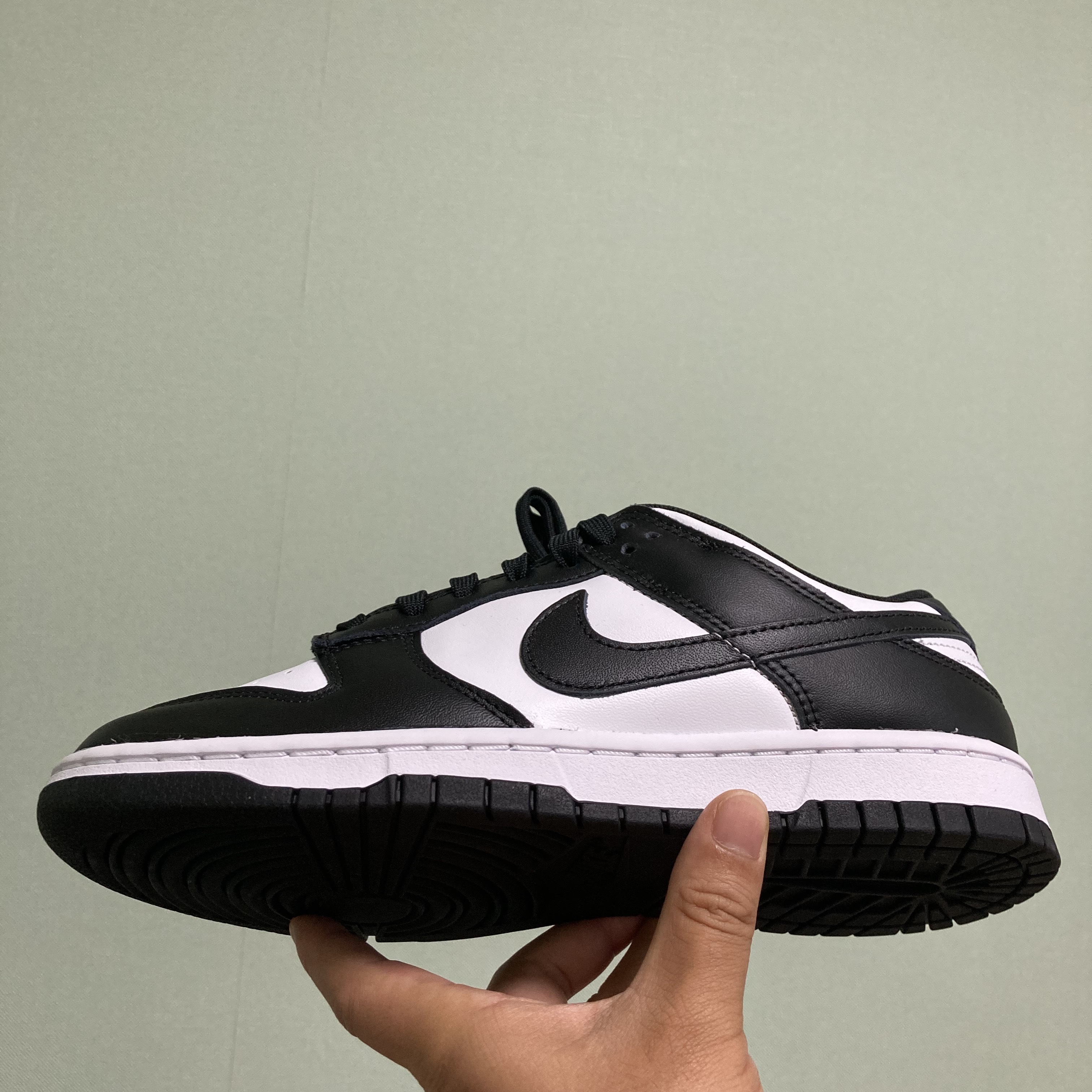Nike Dunk Low Retro Black 착용 스타일 - 4