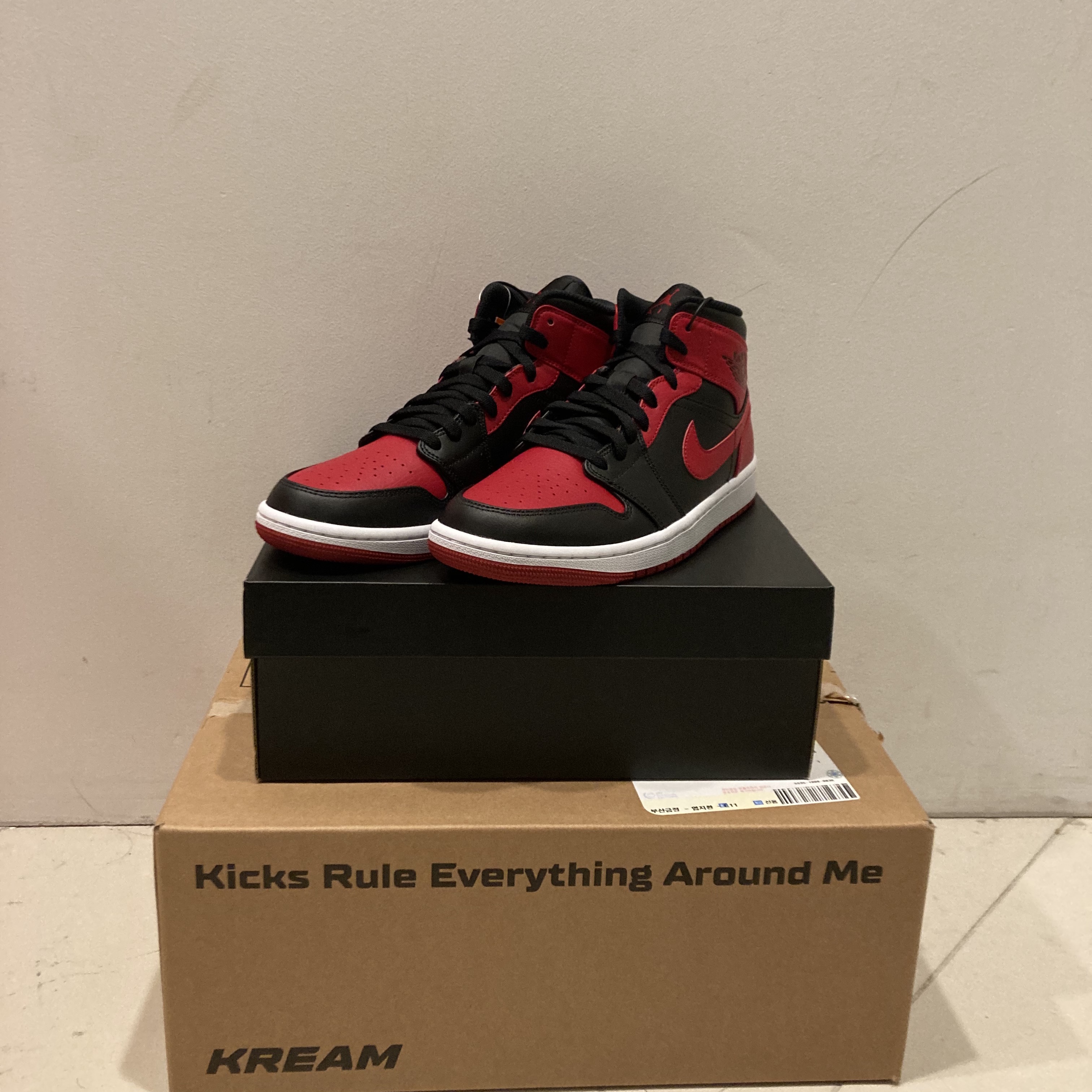 Jordan 1 Mid Bred Banned 2020 착용 스타일