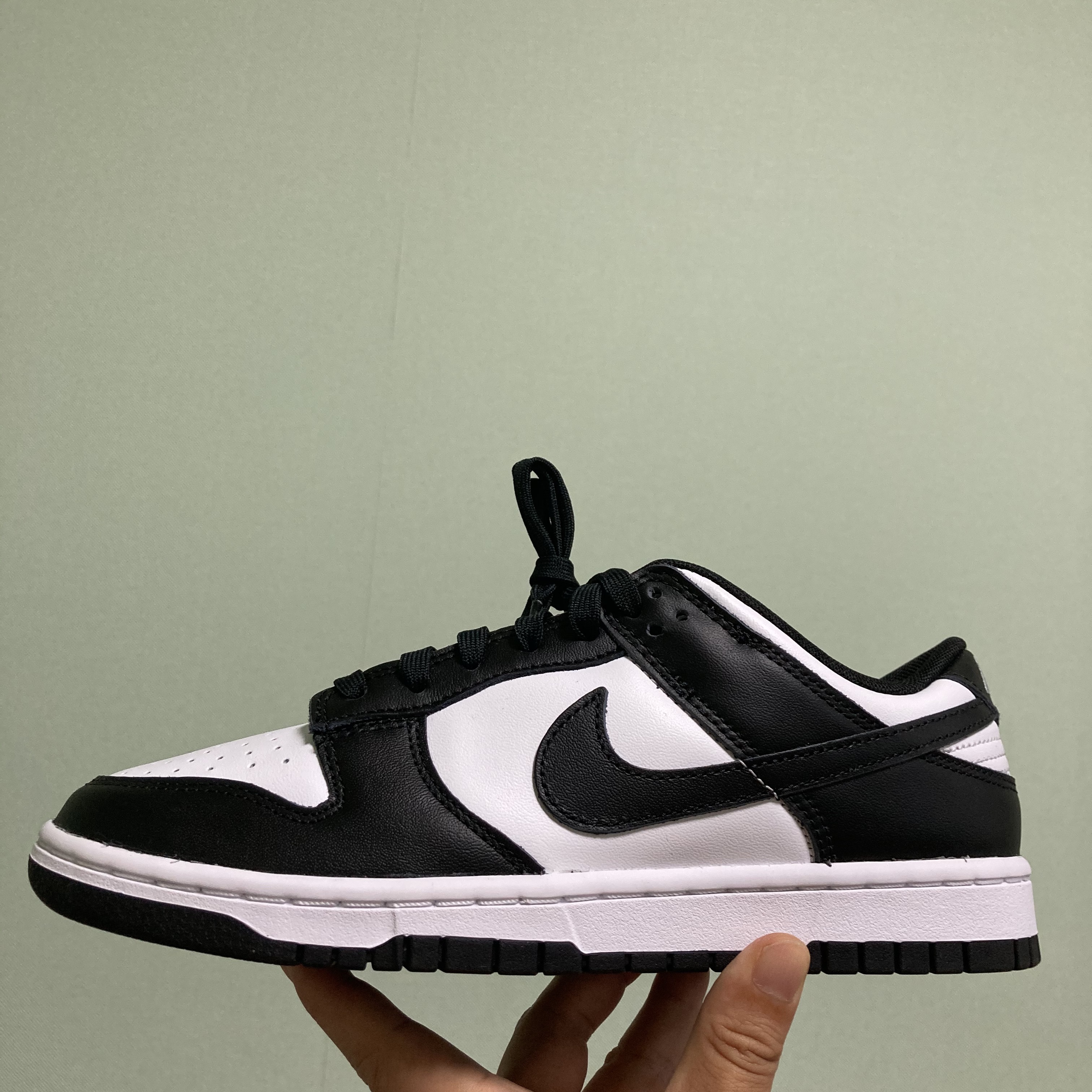 Nike Dunk Low Retro Black 착용 스타일 - 1