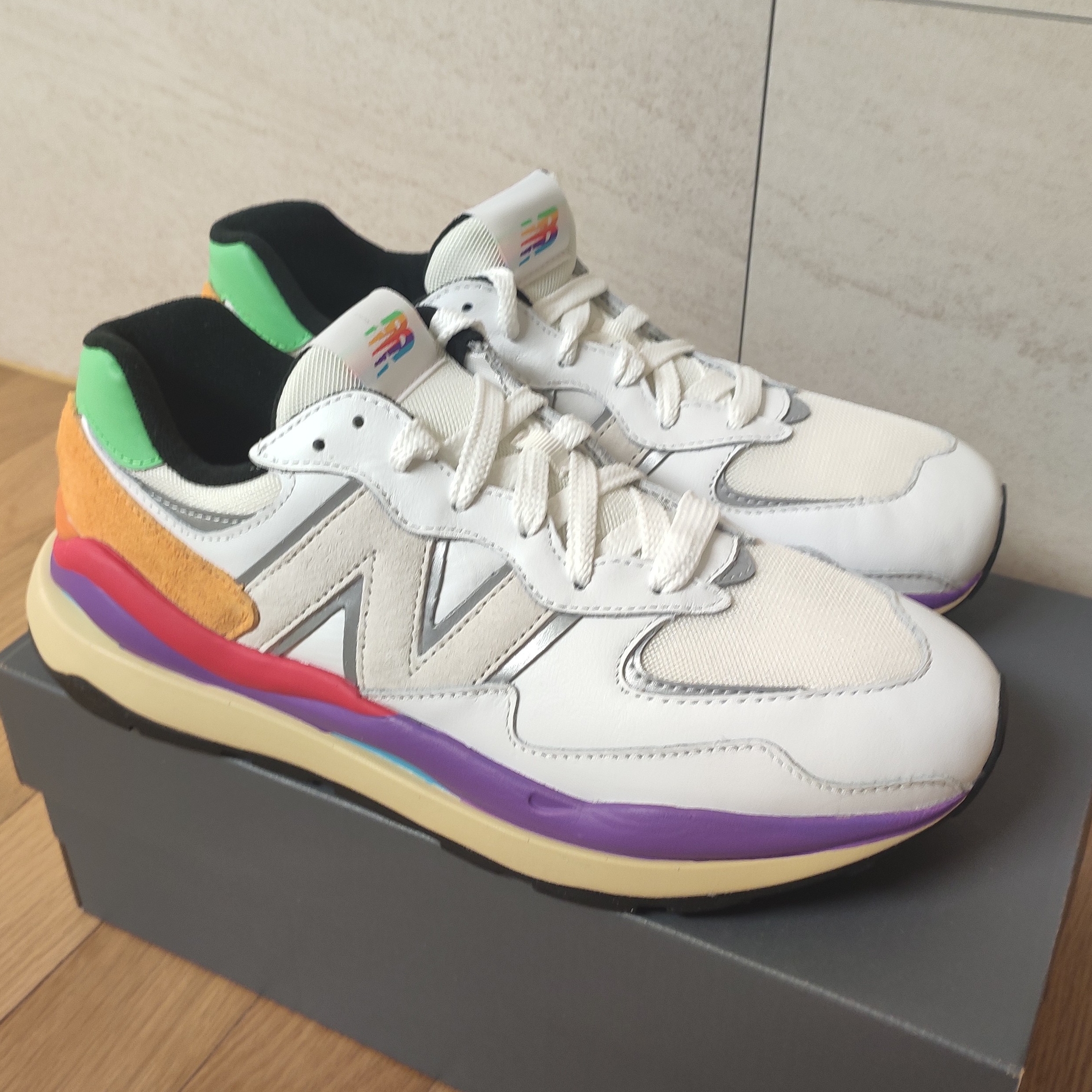 New Balance 5740 White Multicolor 착용 스타일 - 3