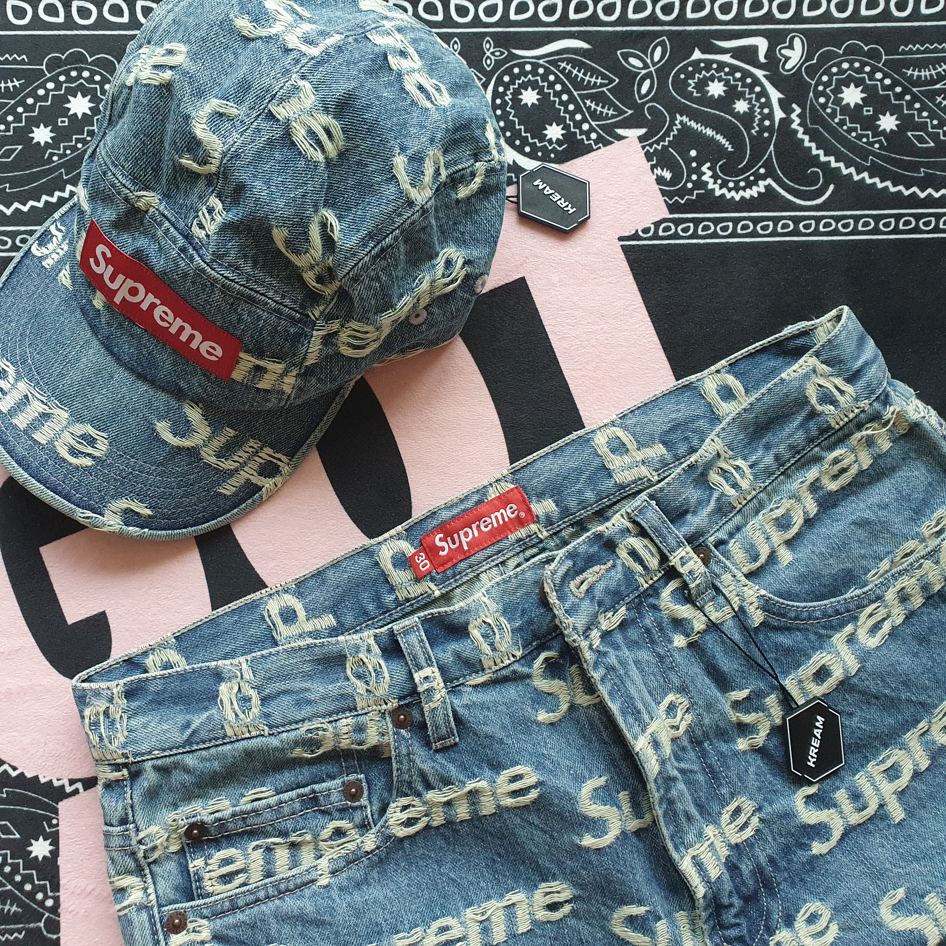 Supreme Frayed Logos Denim Camp Cap Blue - 21SS, Supreme Frayed Logos Regular Jean Blue - 21SS 착용 스타일