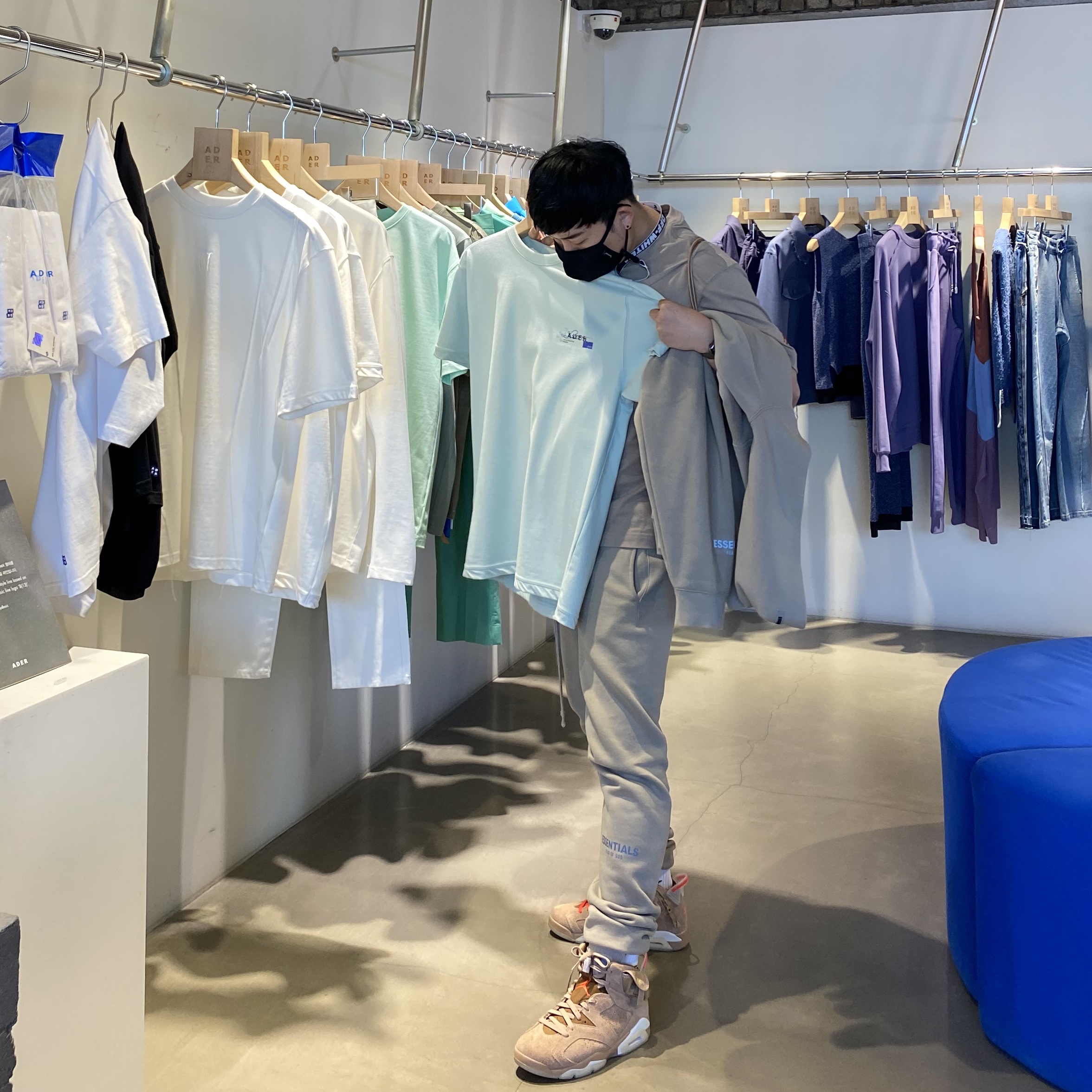 Jordan 6 x Travis Scott Retro SP British Khaki, Essentials Sweatpants Tan - 20FW 착용 스타일