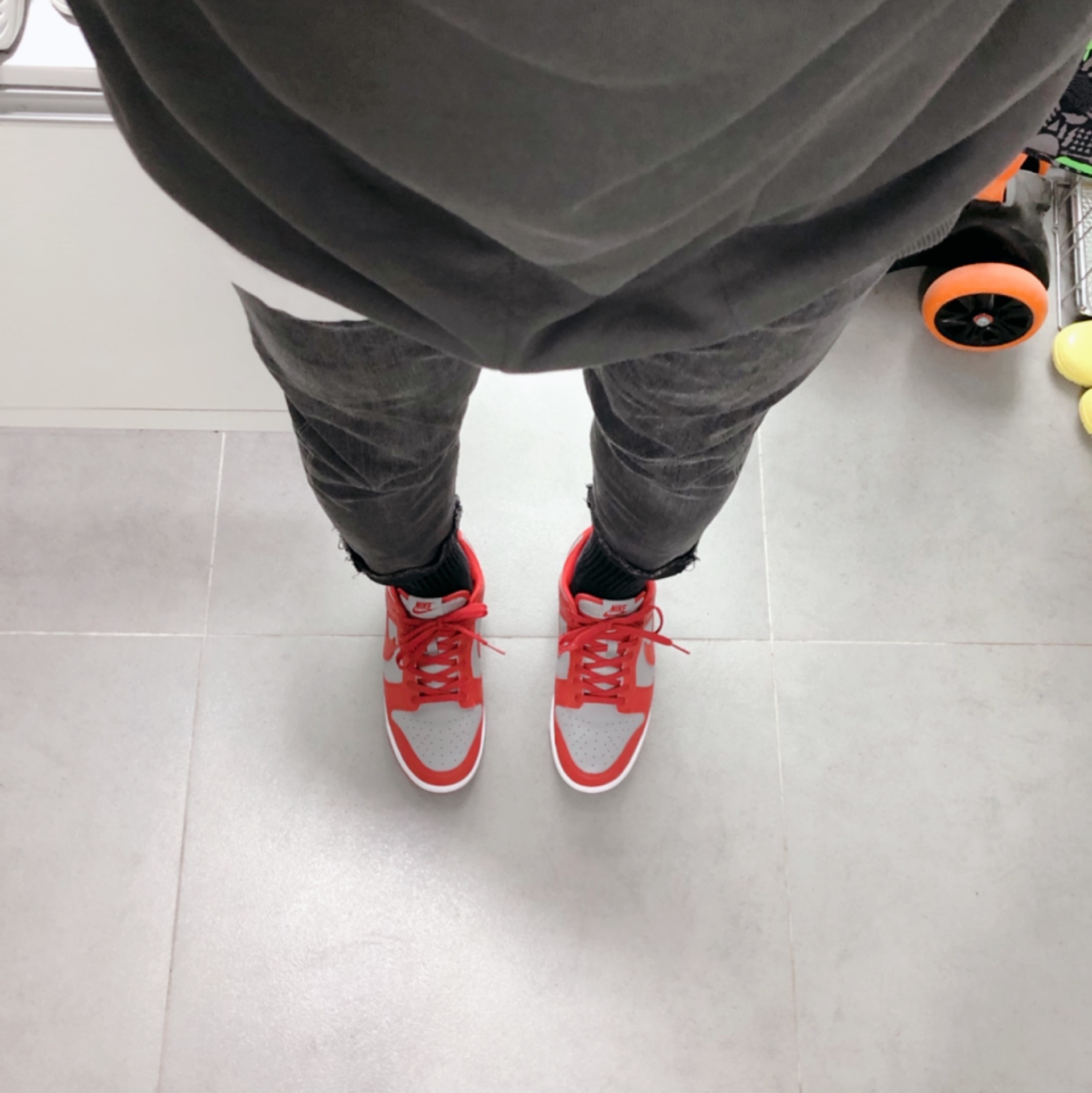 Nike Dunk Low Retro Medium Grey 착용 스타일 - 4