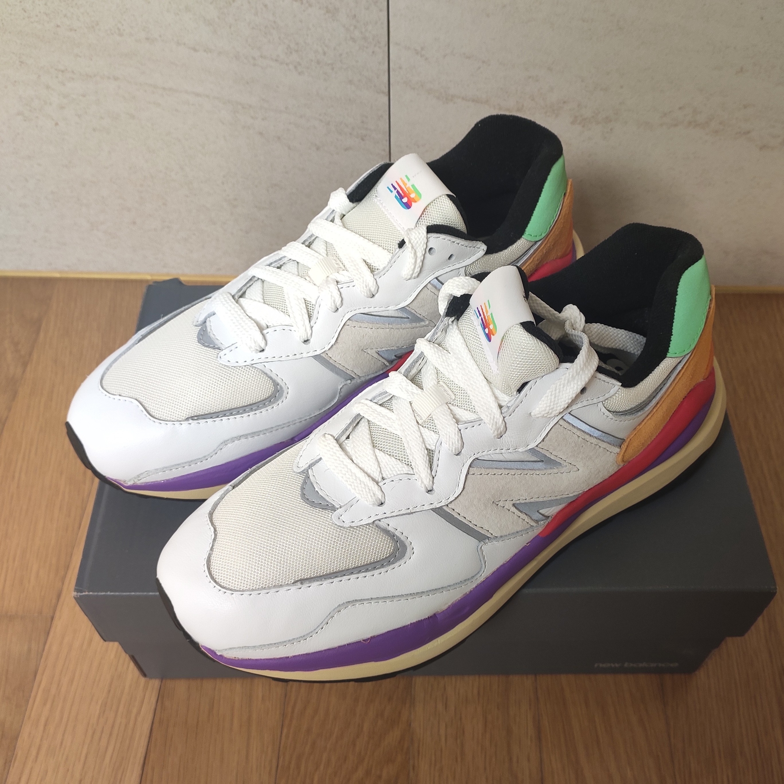 New Balance 5740 White Multicolor 착용 스타일 - 1