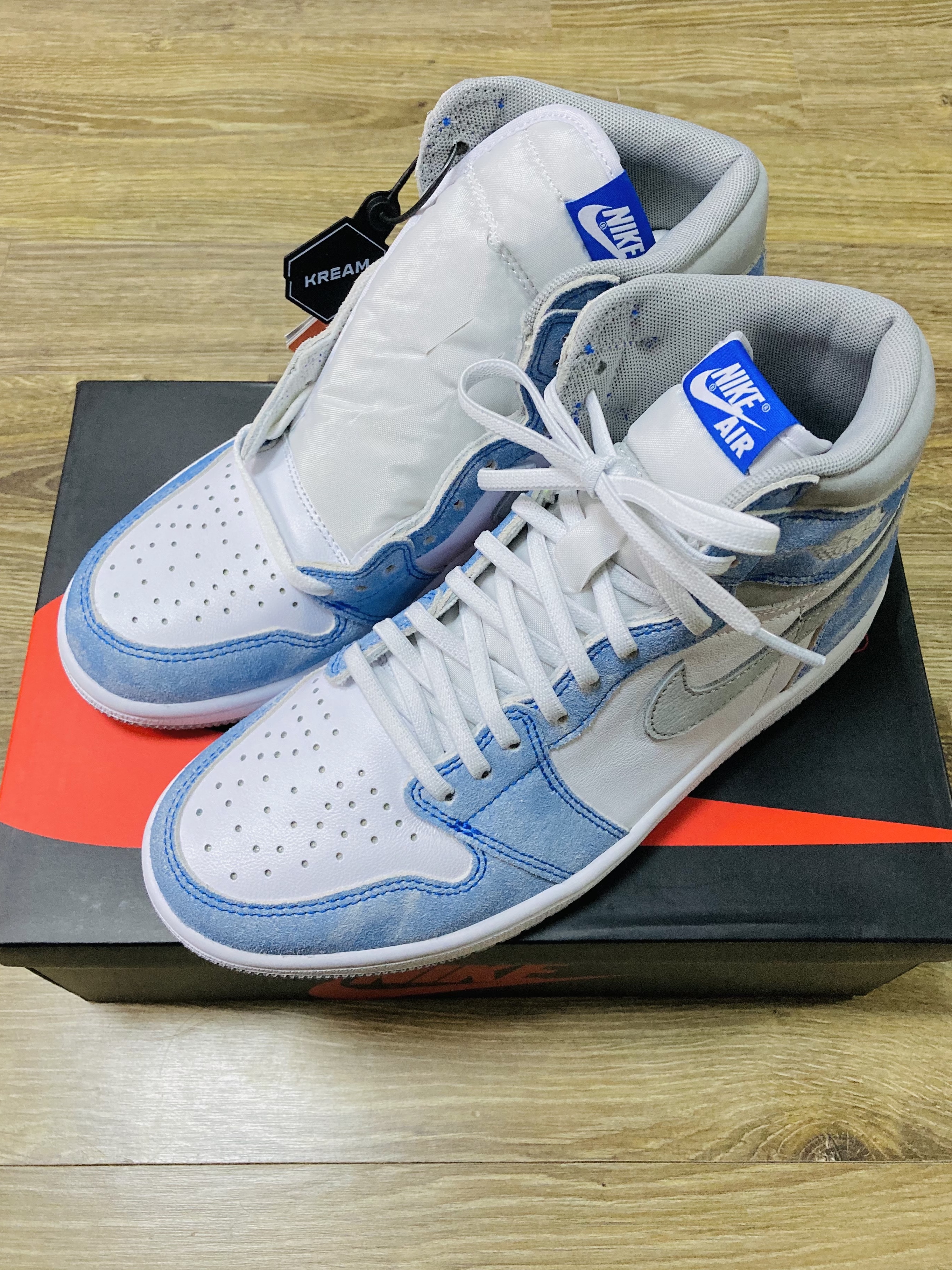 Jordan 1 Retro High OG Hyper Royal 착용 스타일 - 4