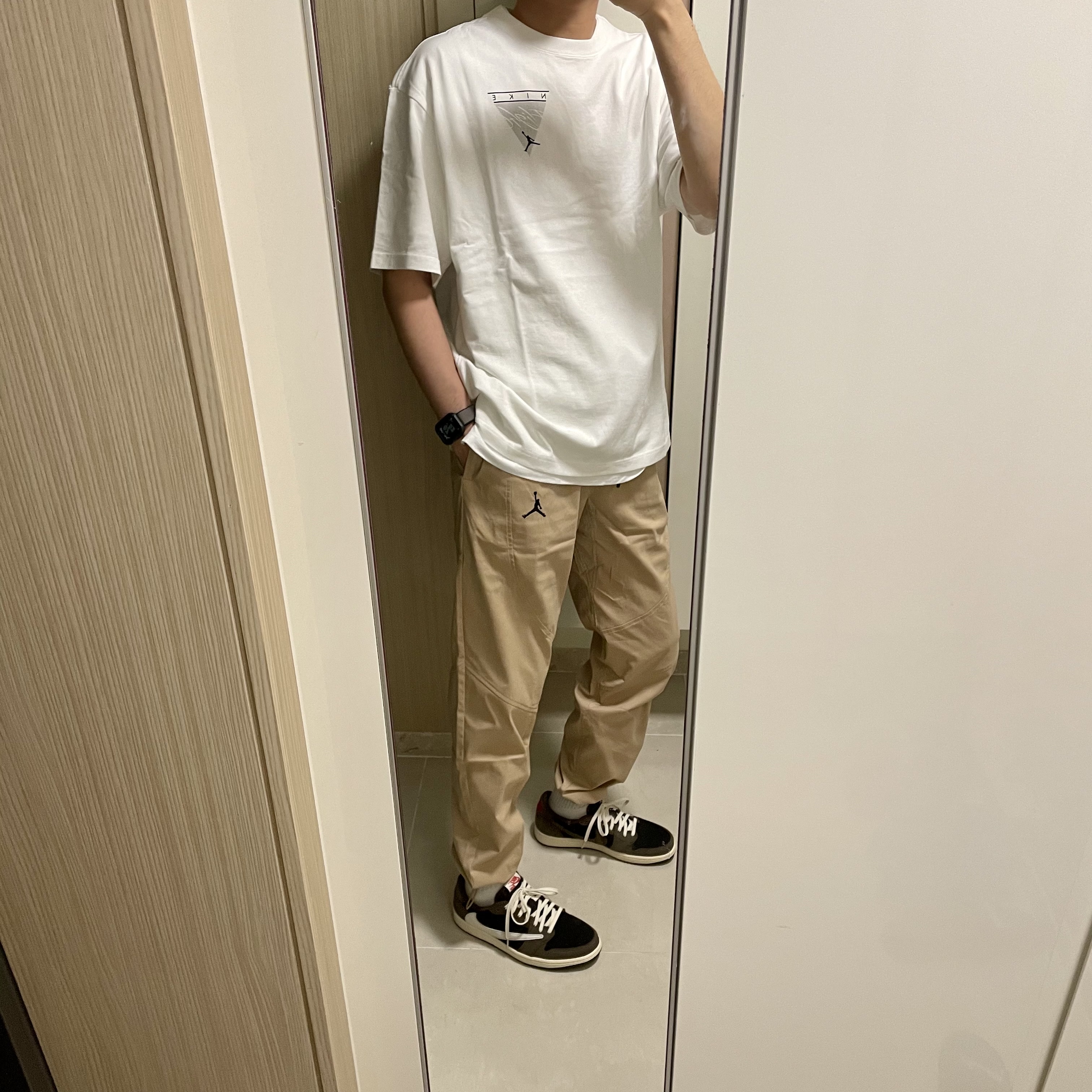 Jordan 1 x Travis Scott Retro Low OG SP Mocha 착용 스타일