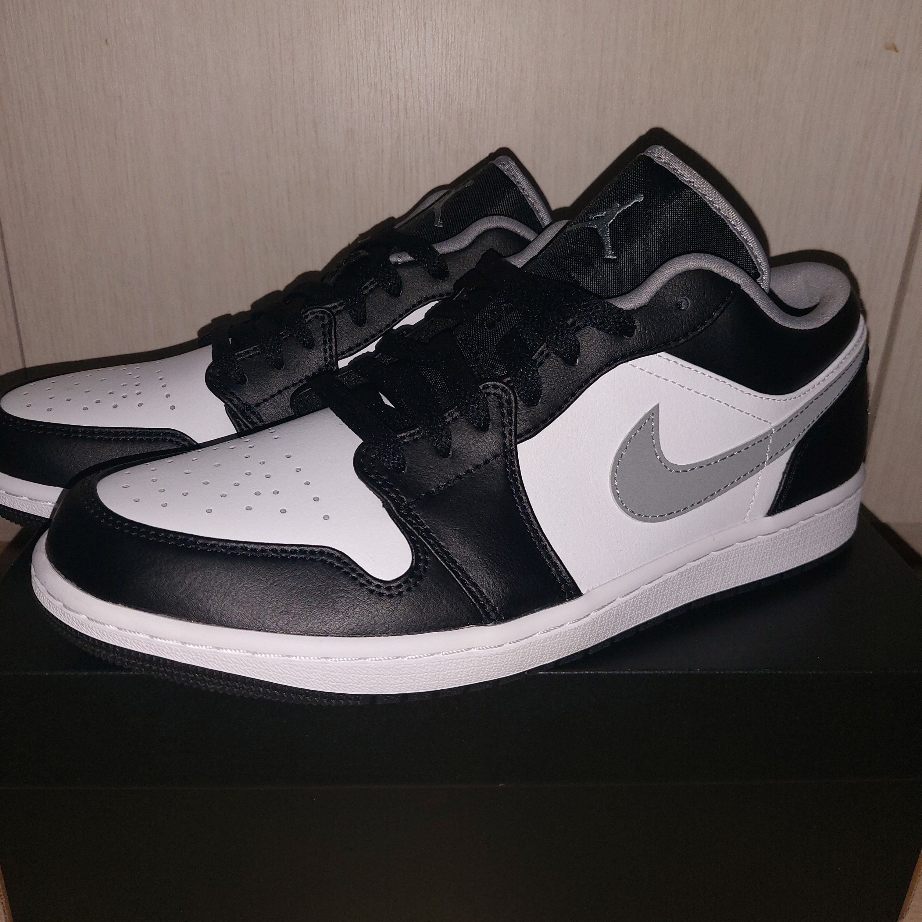 Jordan 1 Low Black Particle Grey 착용 스타일