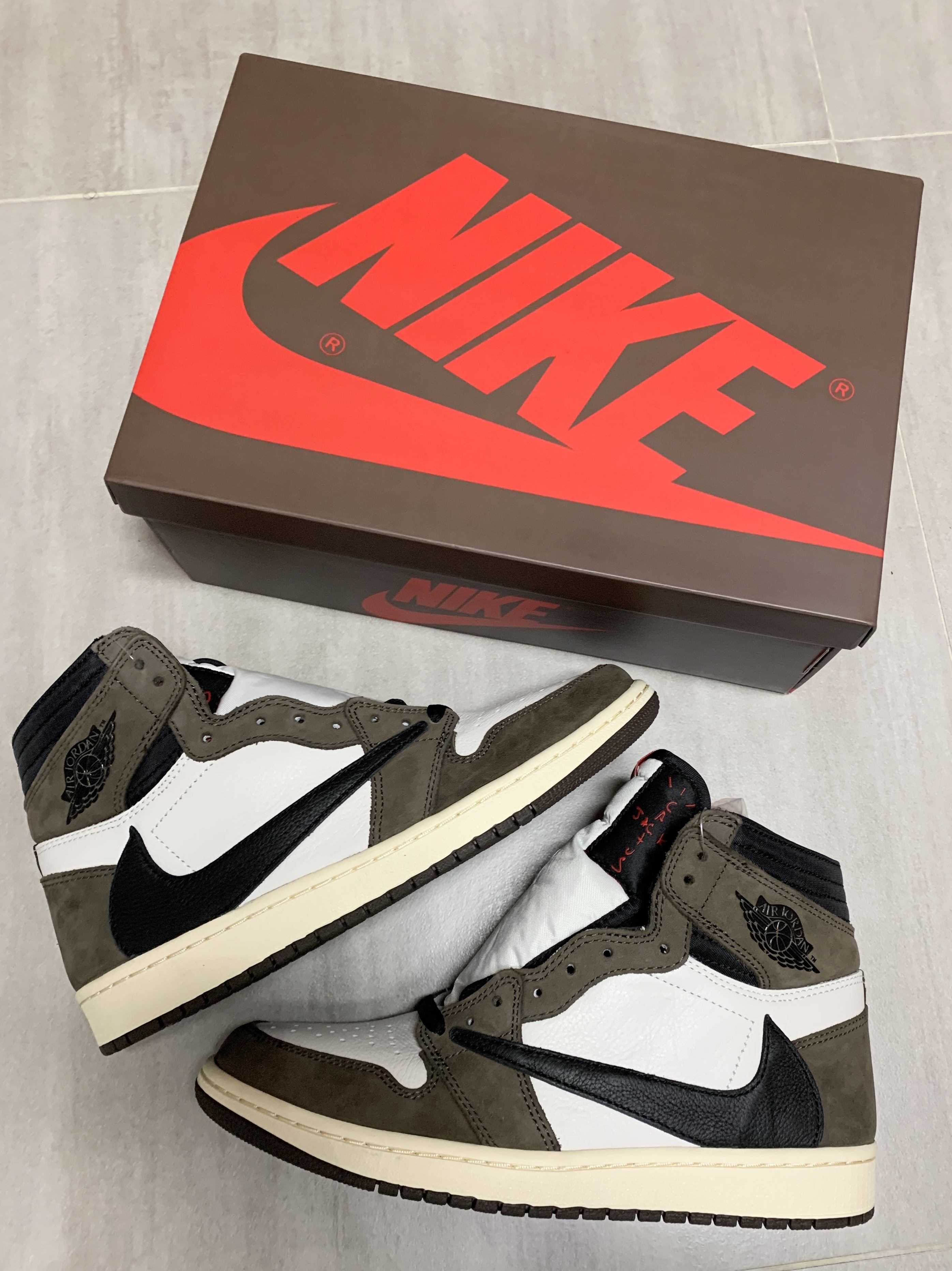 Jordan 1 x Travis Scott Retro High OG SP Mocha 착용 스타일