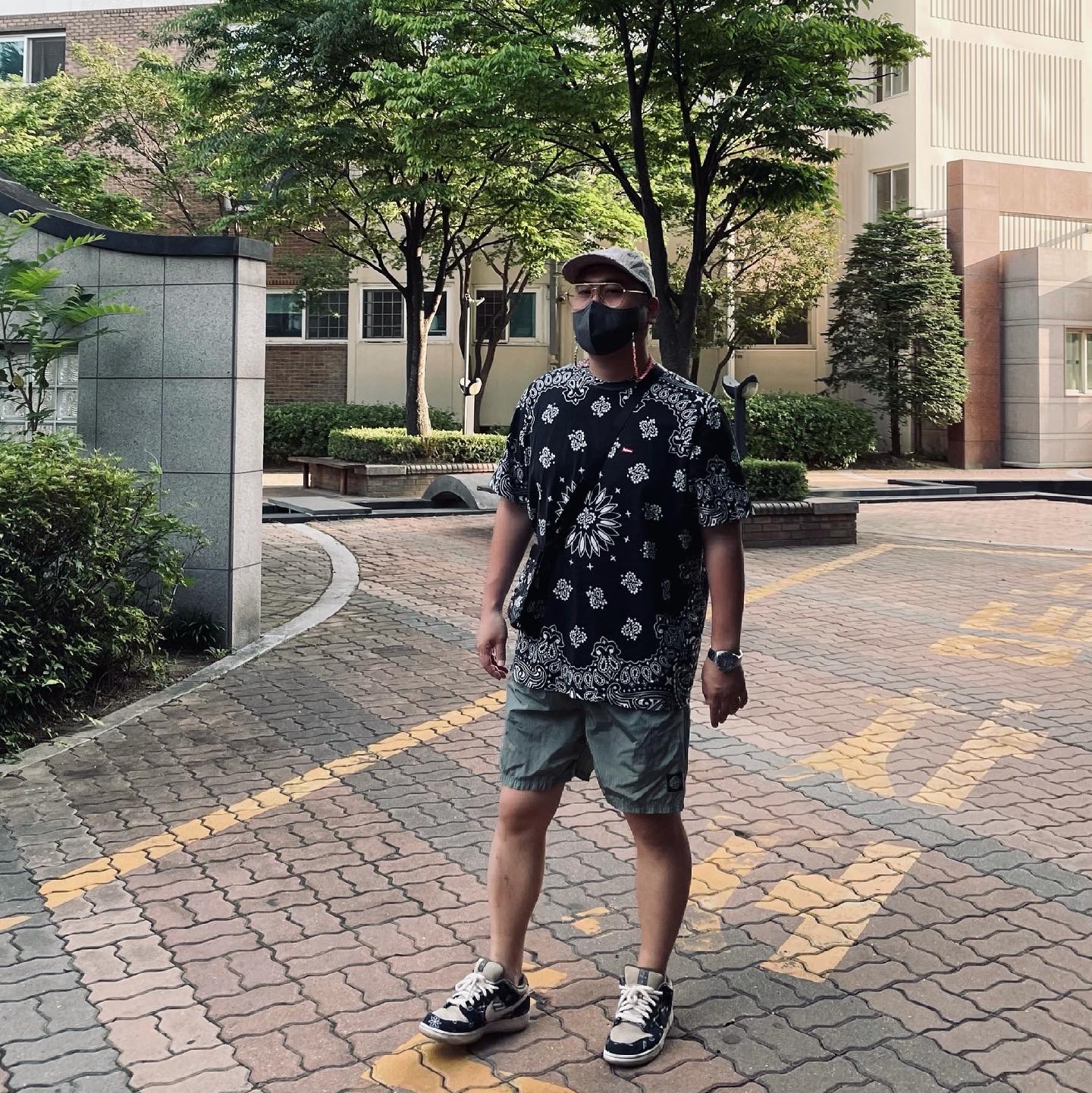Nike x Travis Scott SB Dunk Low, Supreme Bandana Tarp Side Bag Black - 21SS 착용 스타일 - 1