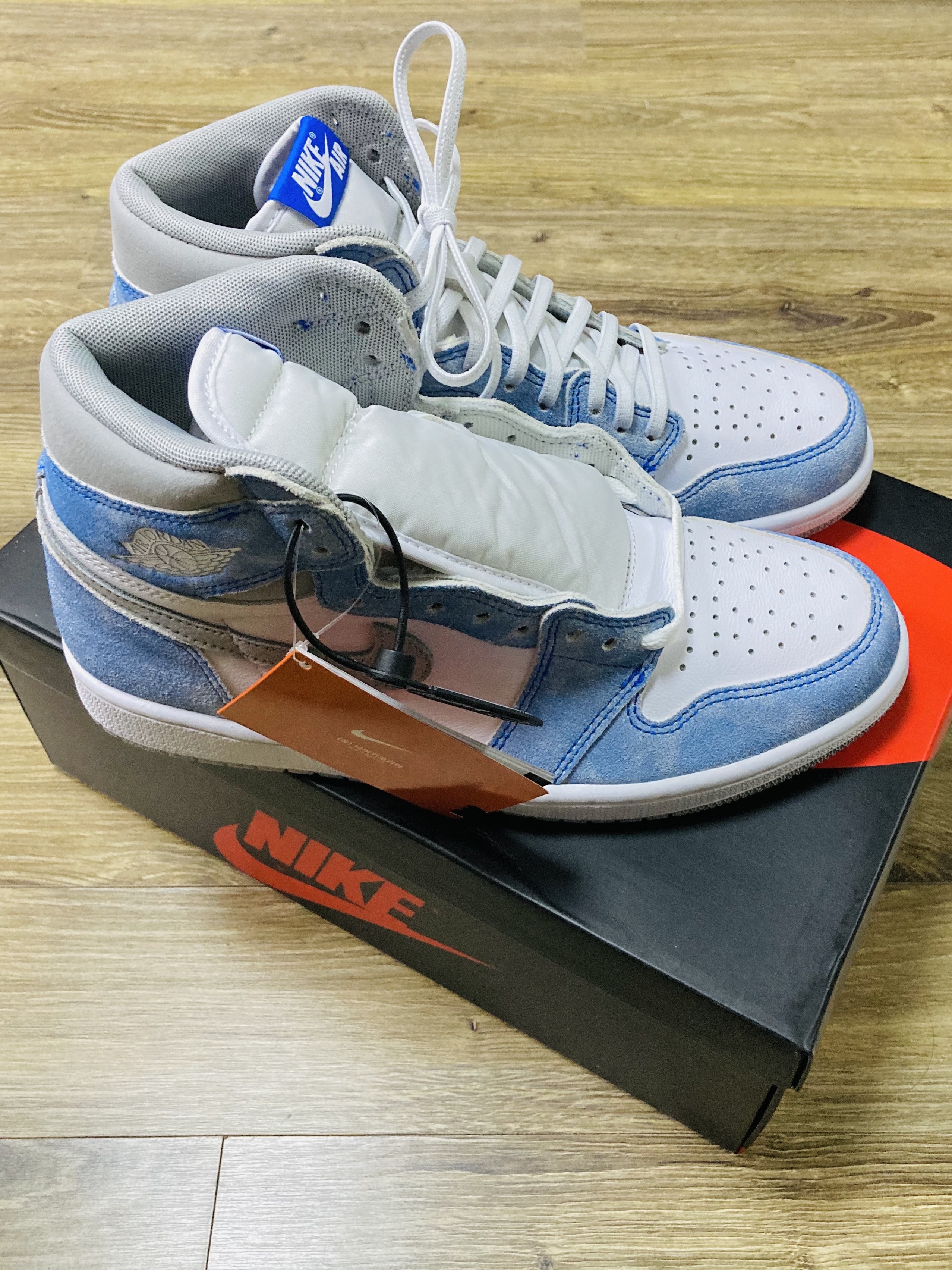 Jordan 1 Retro High OG Hyper Royal 착용 스타일 - 3