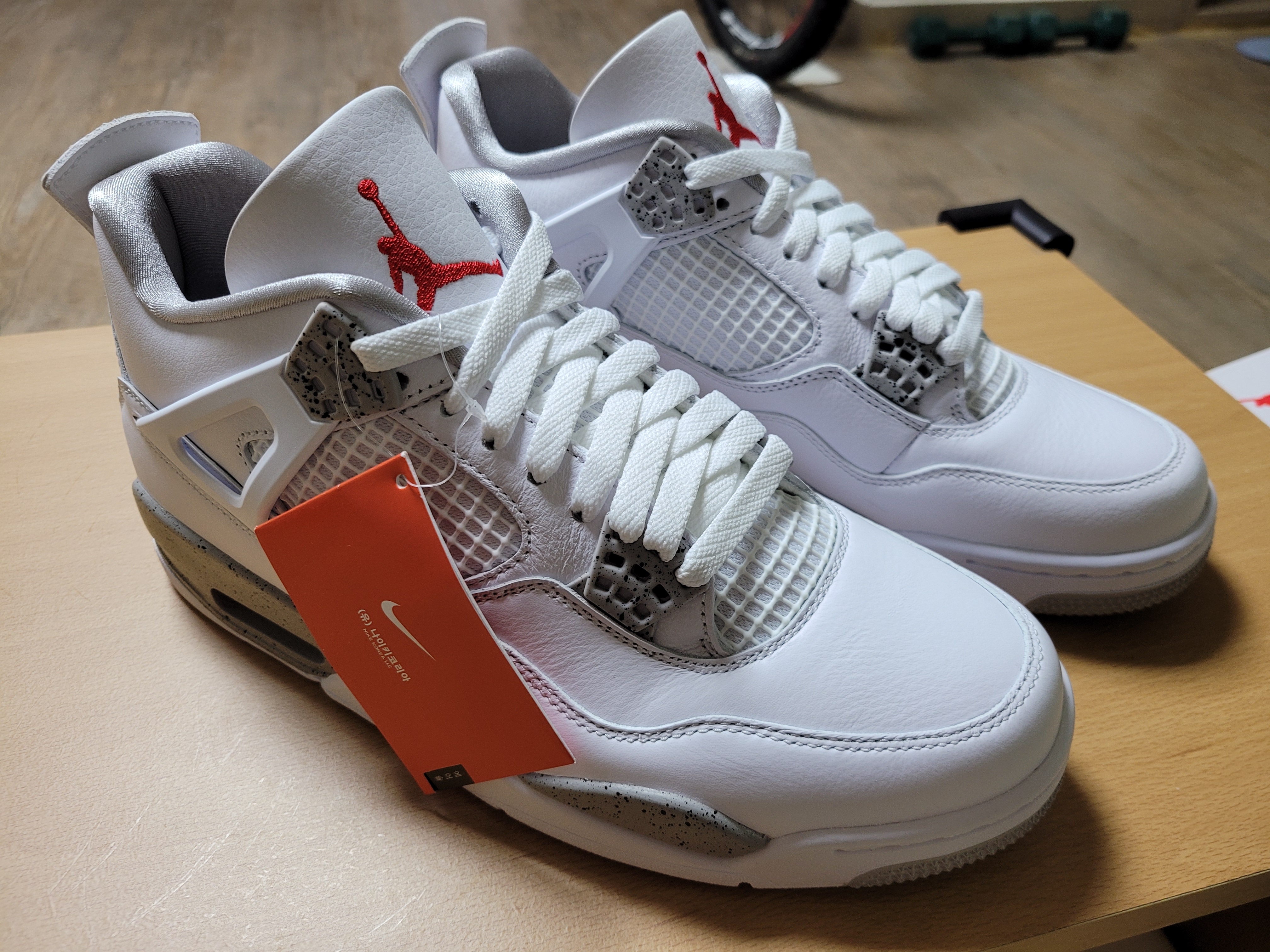 Jordan 4 Retro Tech White 착용 스타일