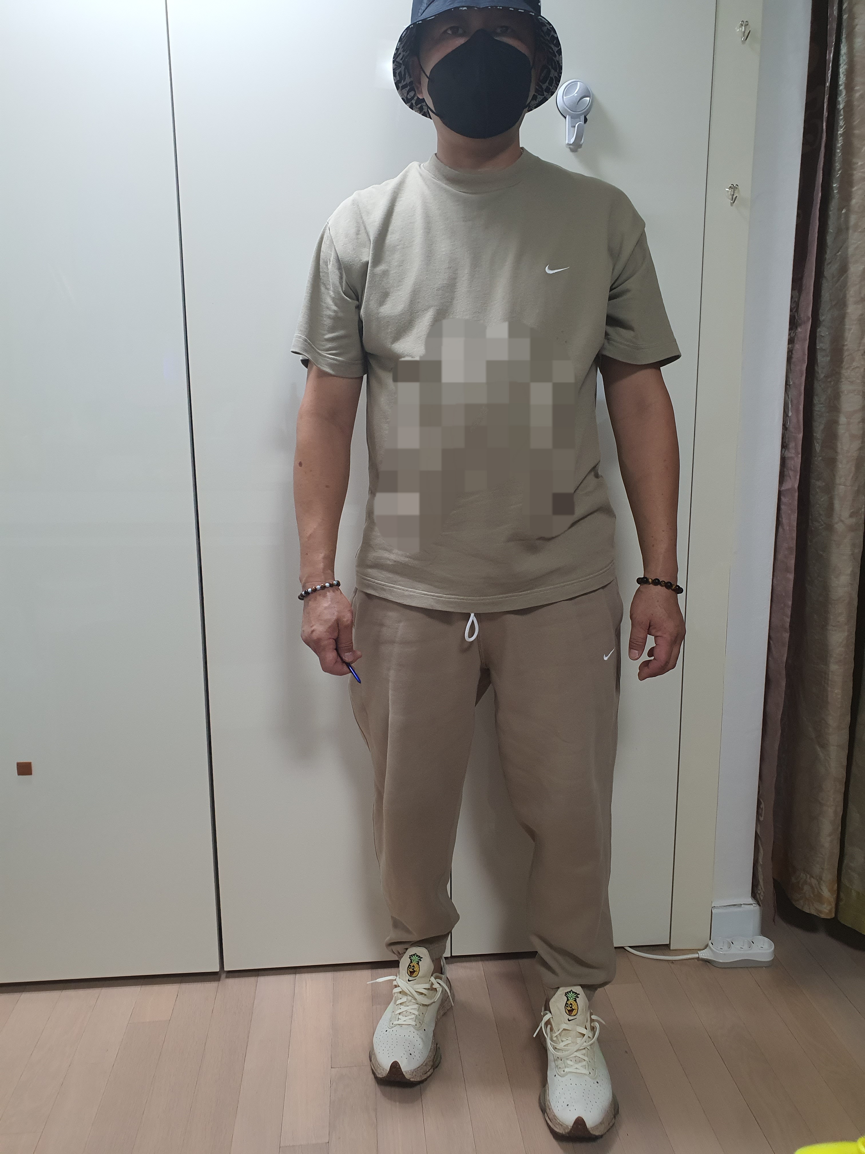 Nike NRG Solo Swoosh T-Shirt Khaki - Asia, Nike NRG Solo Swoosh Fleece Pants Khaki - Asia 착용 스타일 - 1