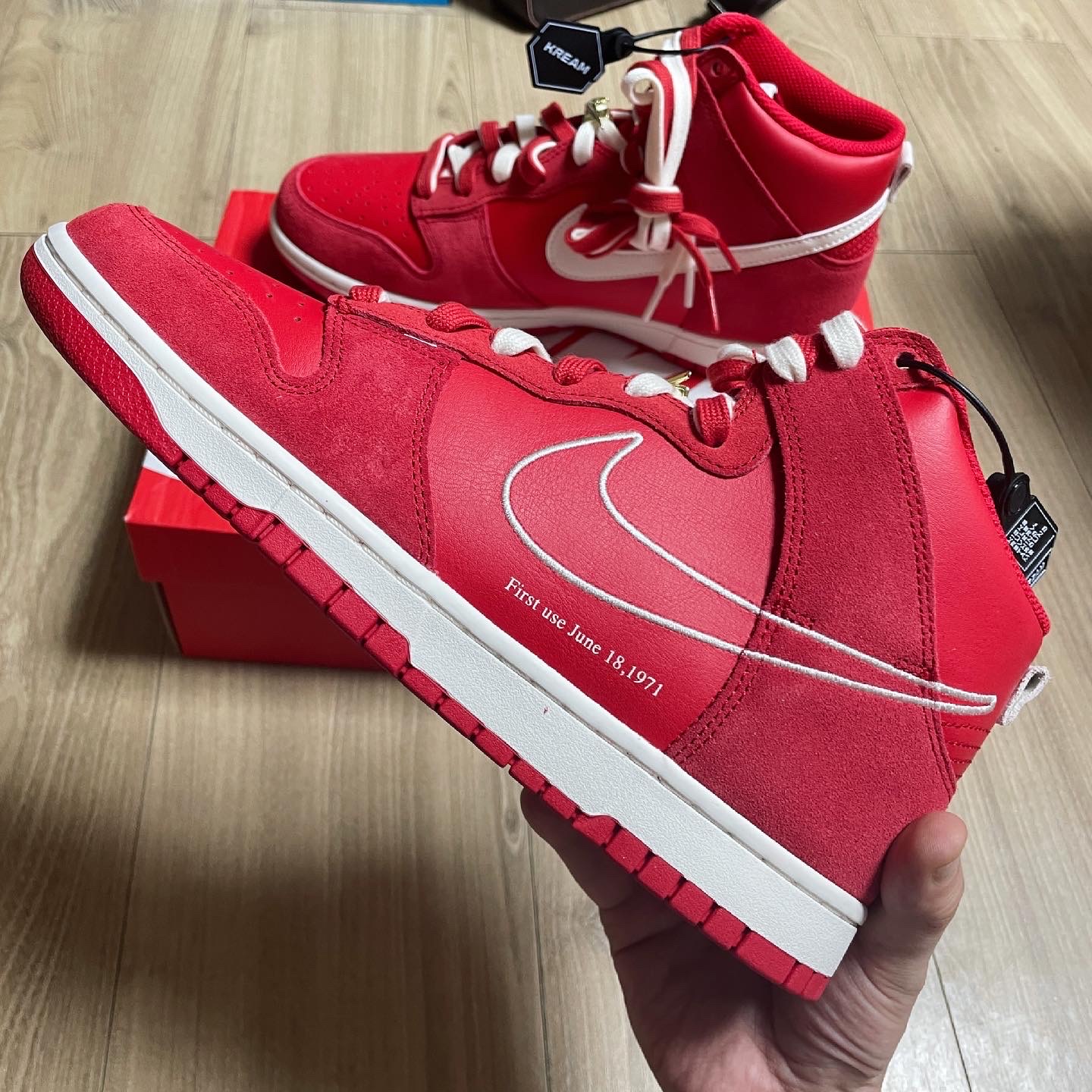 Nike Dunk High SE First Use University Red 착용 스타일 - 2