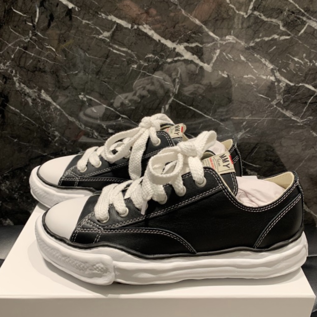 Maison Mihara Yasuhiro Peterson OG Sole Leather Low Sneakers Black 착용 스타일 - 2
