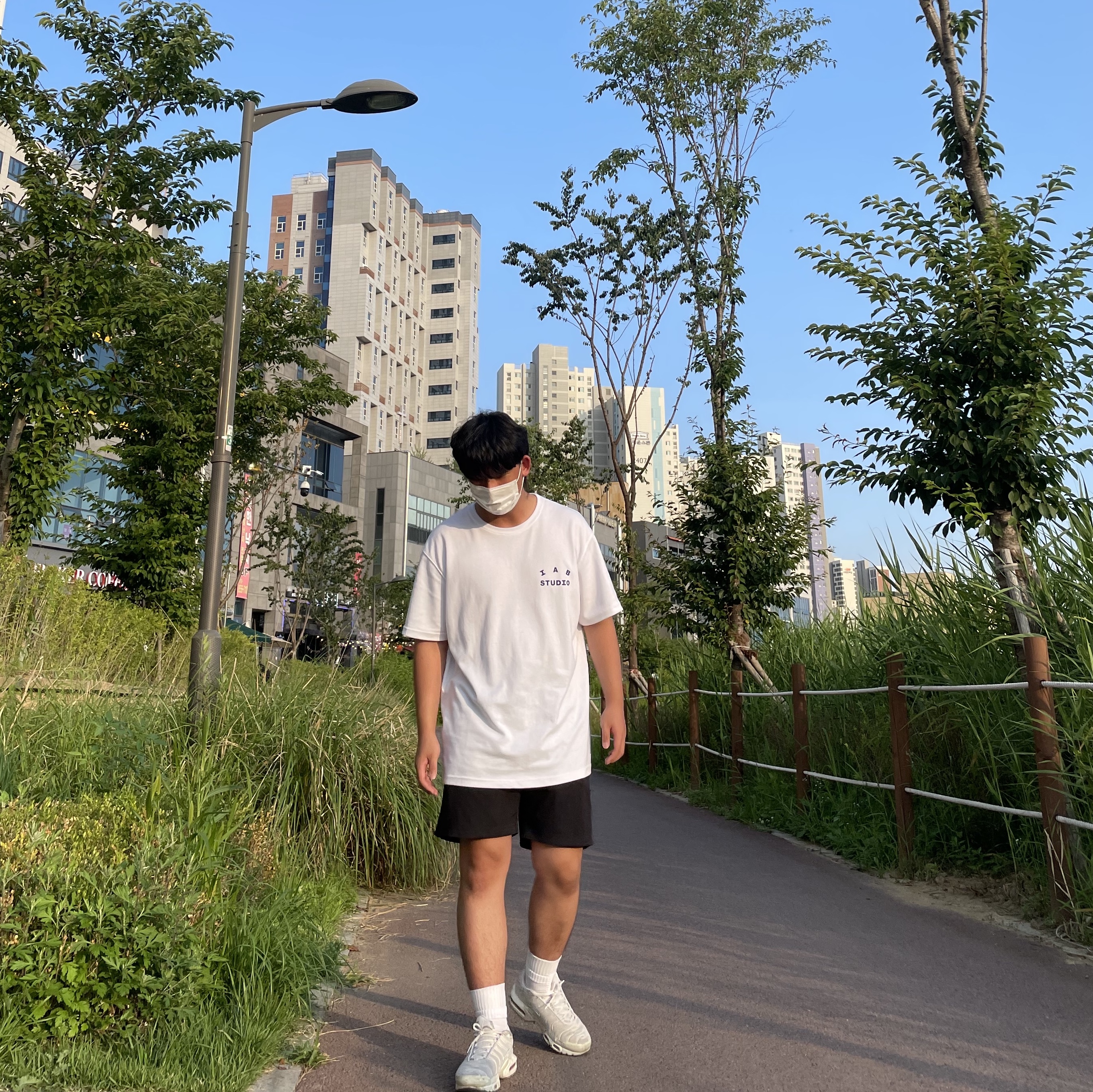IAB Studio T-Shirt White, Nike Air Max Plus TN Triple White 착용 스타일 - 1