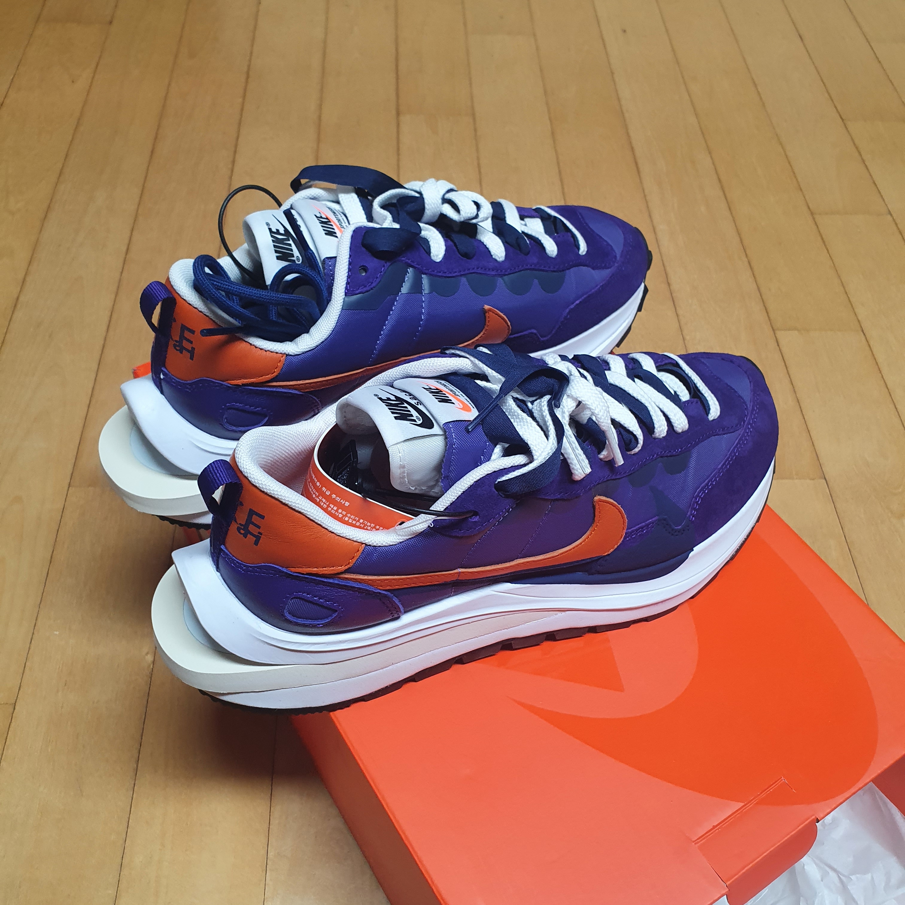 Nike x Sacai VaporWaffle Dark Iris 착용 스타일