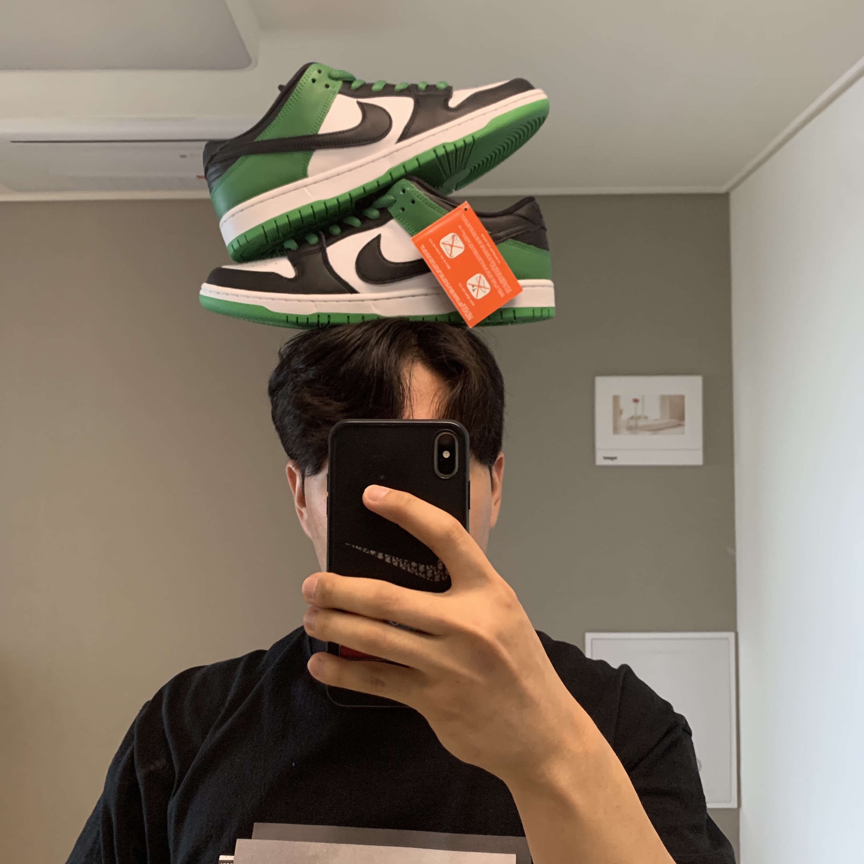 Nike SB Dunk Low Pro Black and Classic Green 착용 스타일 - 3