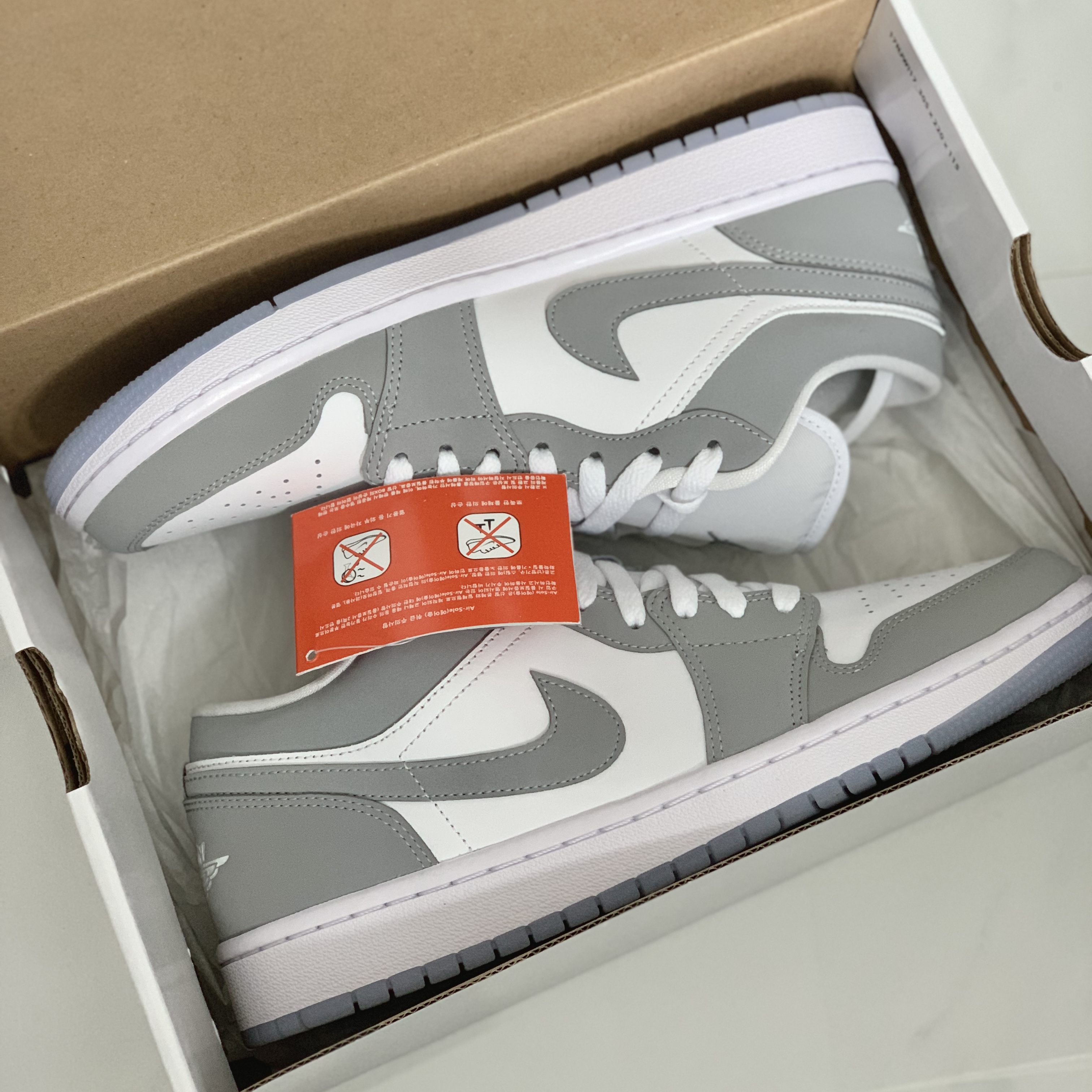 (W) Jordan 1 Low White Wolf Grey 착용 스타일