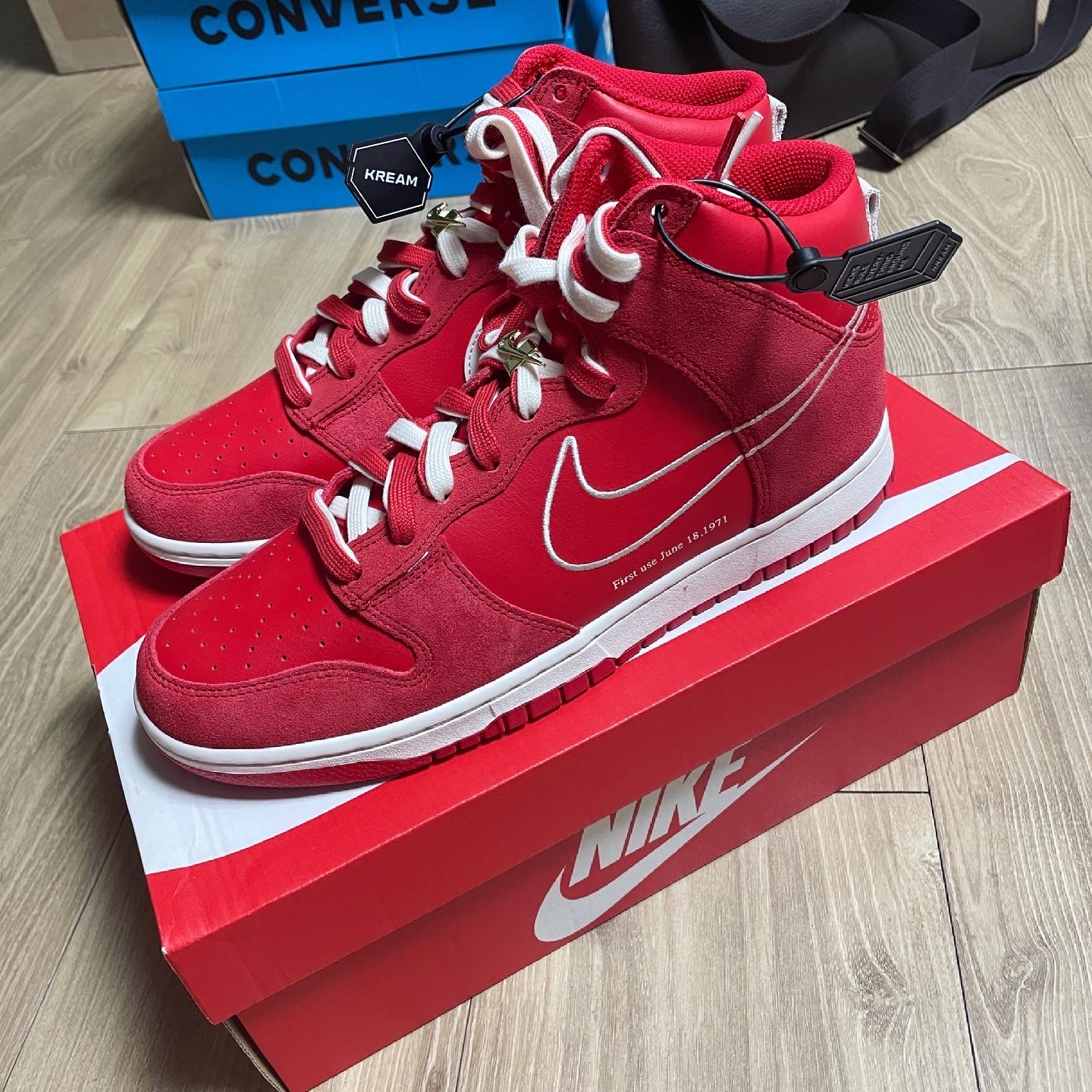 Nike Dunk High SE First Use University Red 착용 스타일 - 1