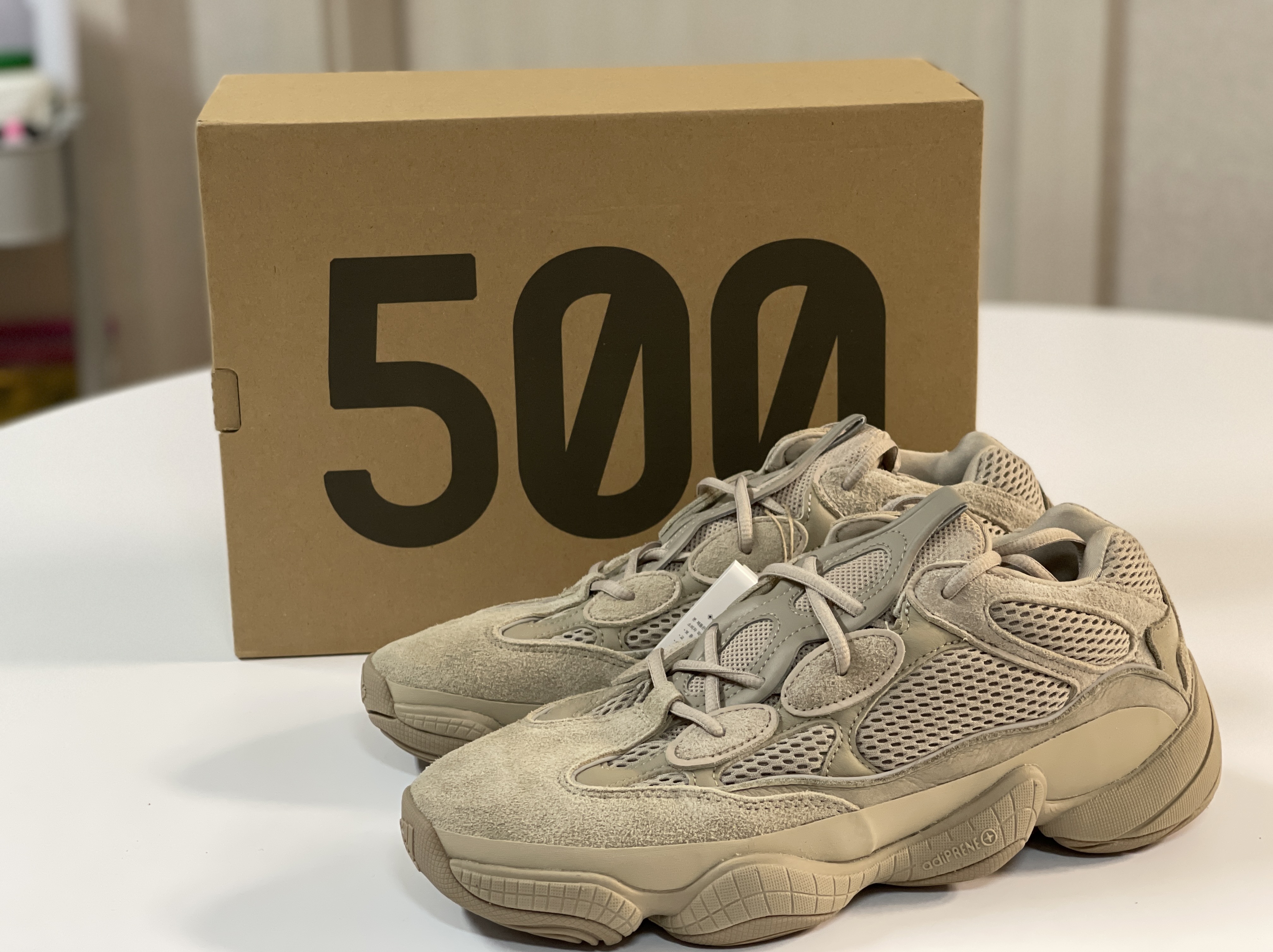 Adidas Yeezy 500 Taupe Light 착용 스타일 - 1