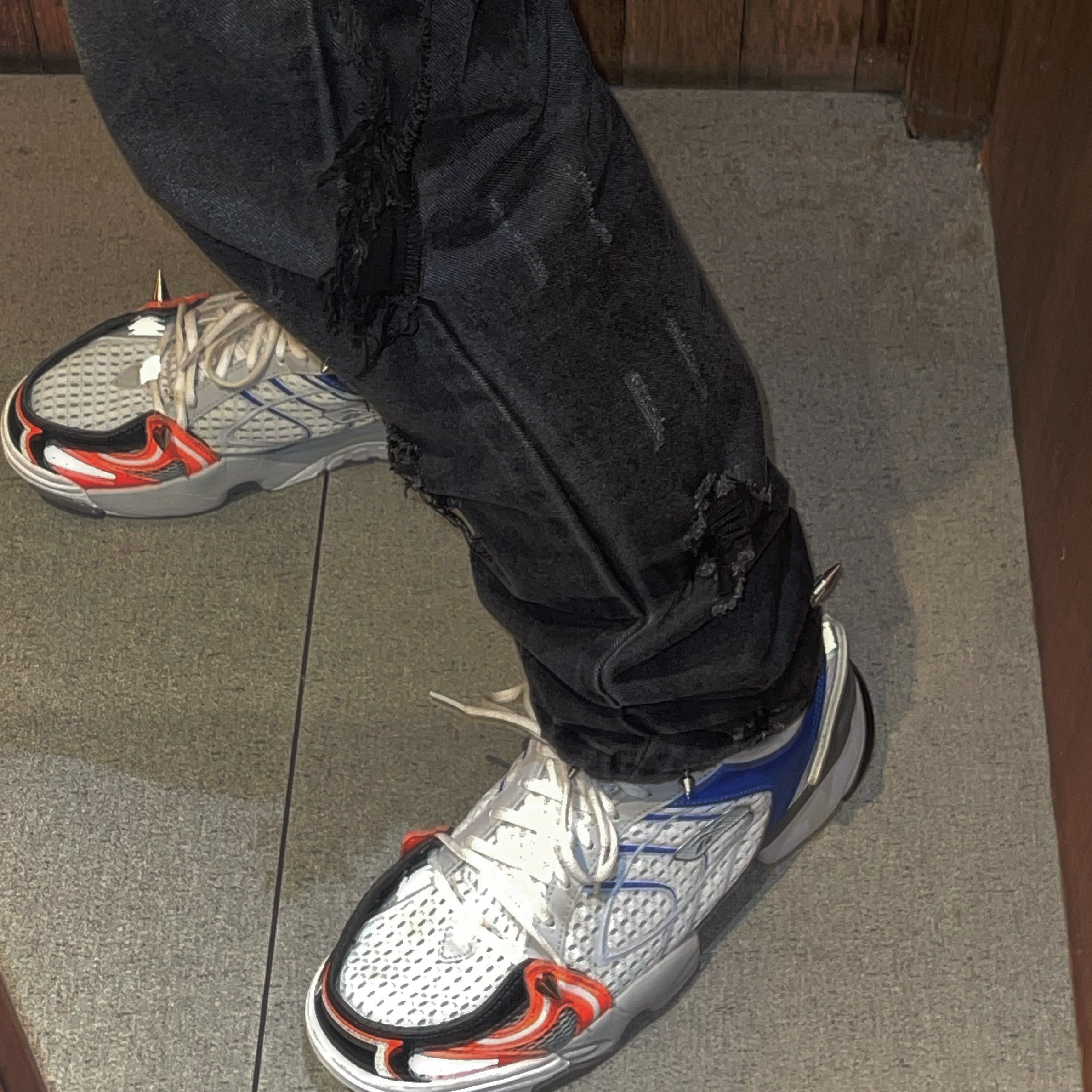 Reebok x Vetements Spike Runner 400 Royal Orange 착용 스타일