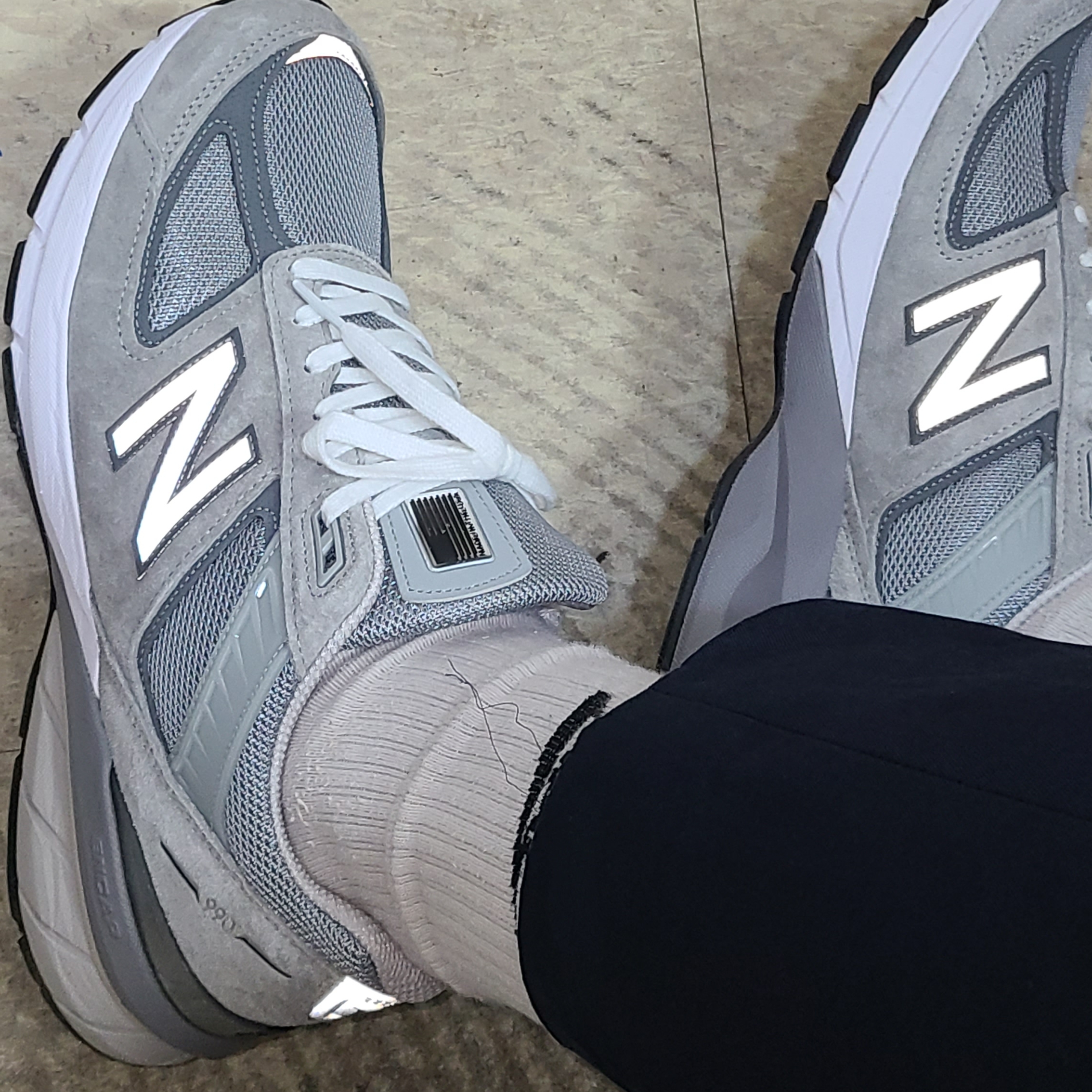New Balance 990v5 Made in USA Grey - D Standard 착용 스타일
