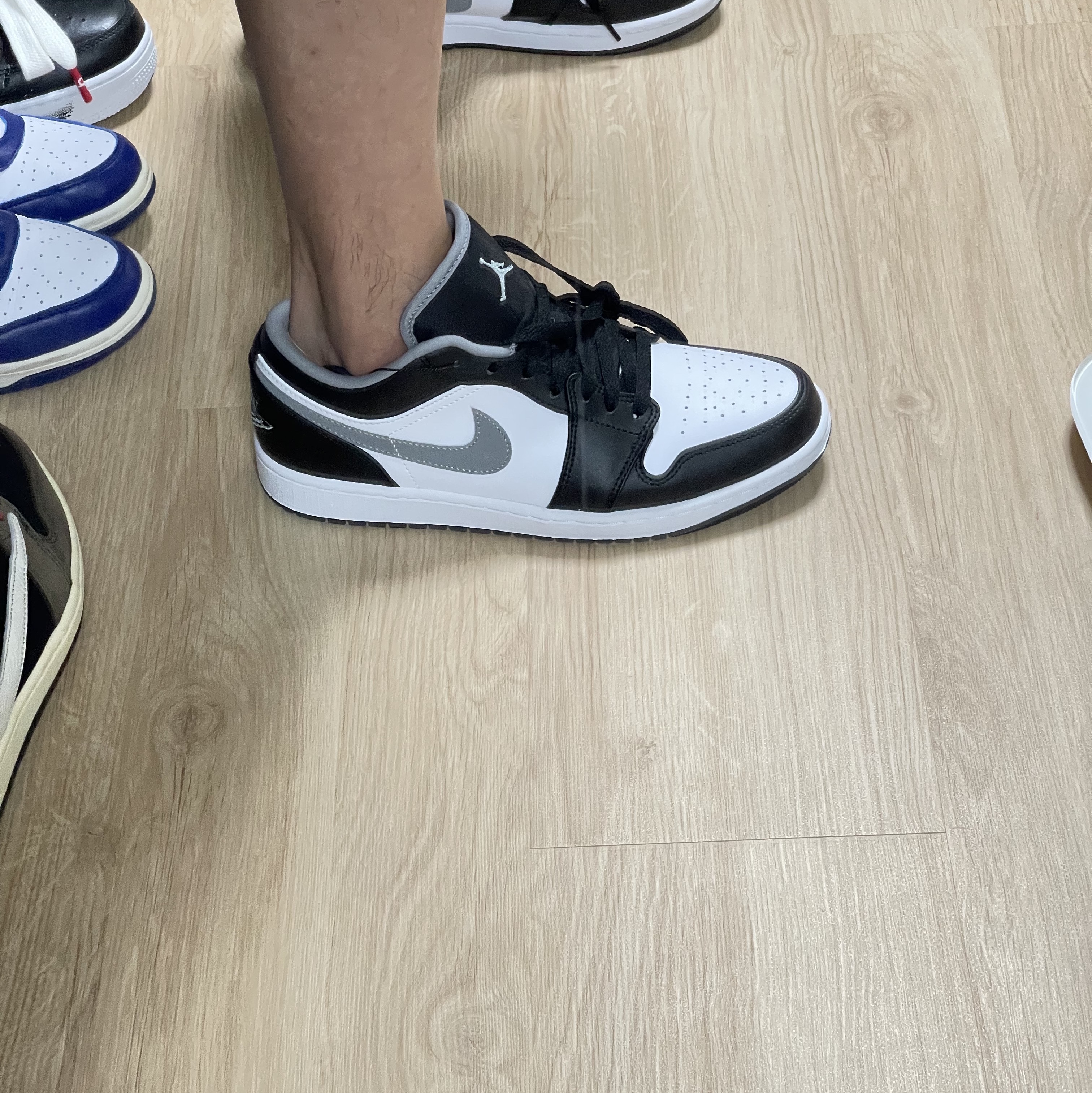 Jordan 1 Low Black Particle Grey, Essentials Sweatshorts Heather Oatmeal - 21SS 착용 스타일 - 3