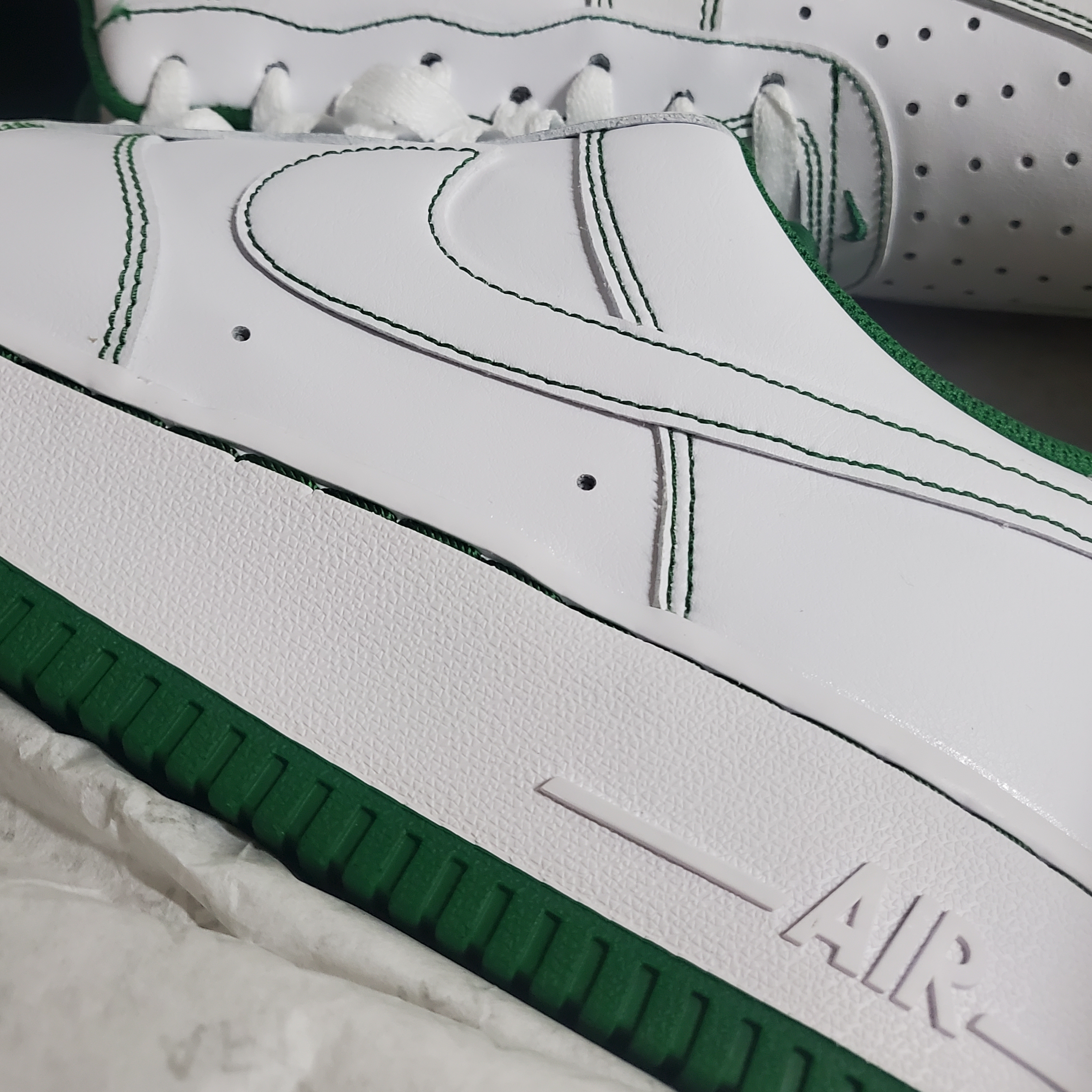 Nike Air Force 1 '07 Stitch Pine Green 착용 스타일
