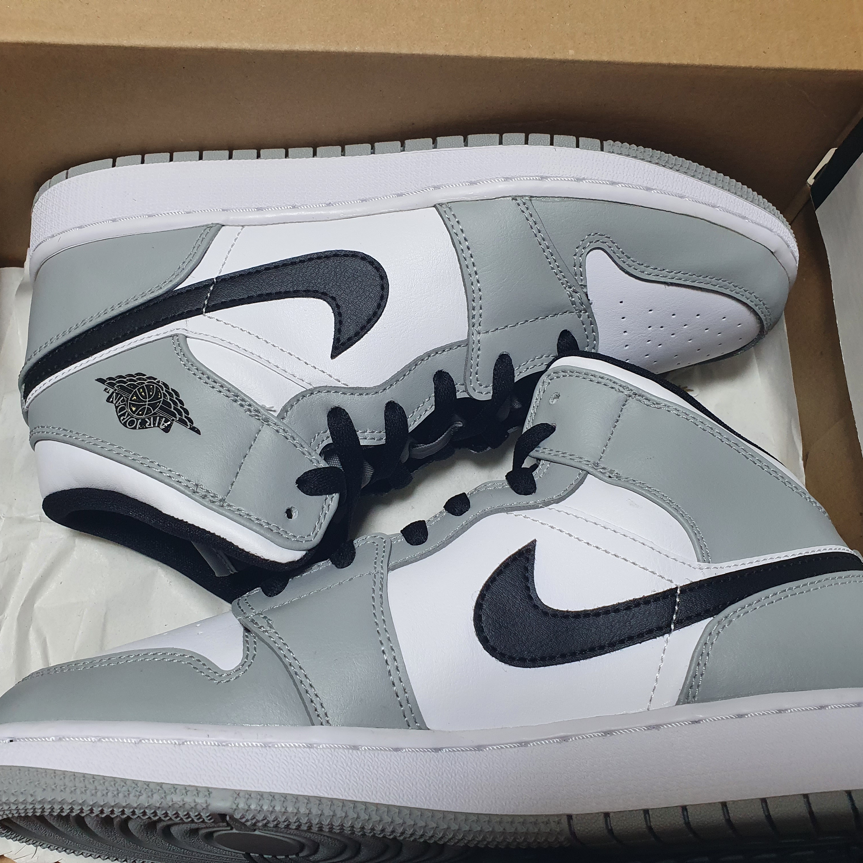 (W) Nike Dunk Low Black, Jordan 1 Low Black Particle Grey 착용 스타일 - 4