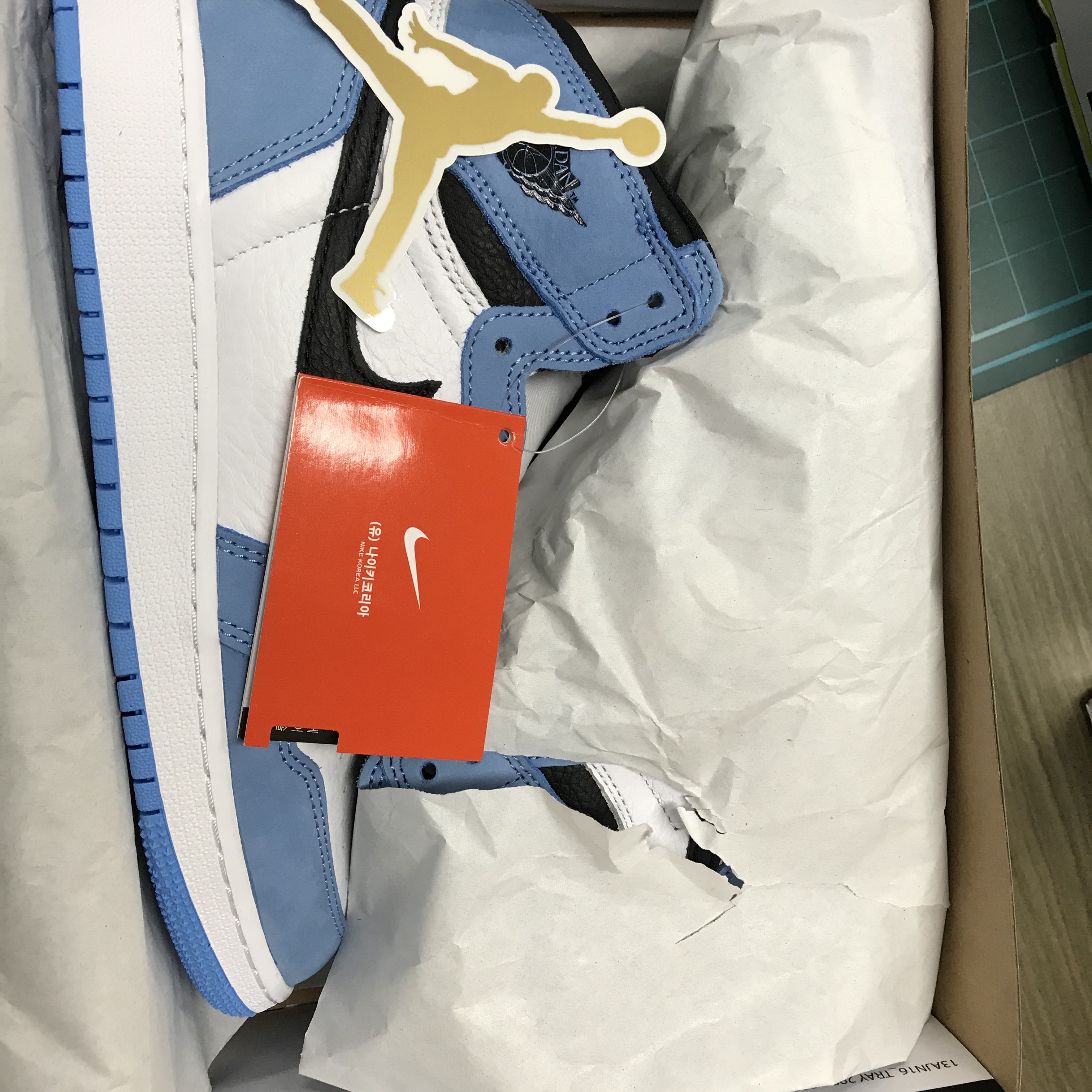 (GS) Jordan 1 Retro High OG University Blue 착용 스타일 - 1