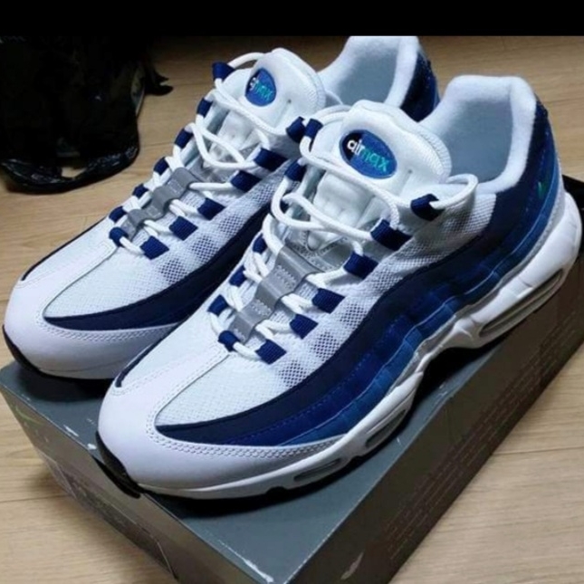 Nike Air Max 95 White Slate Blue 착용 스타일 - 1